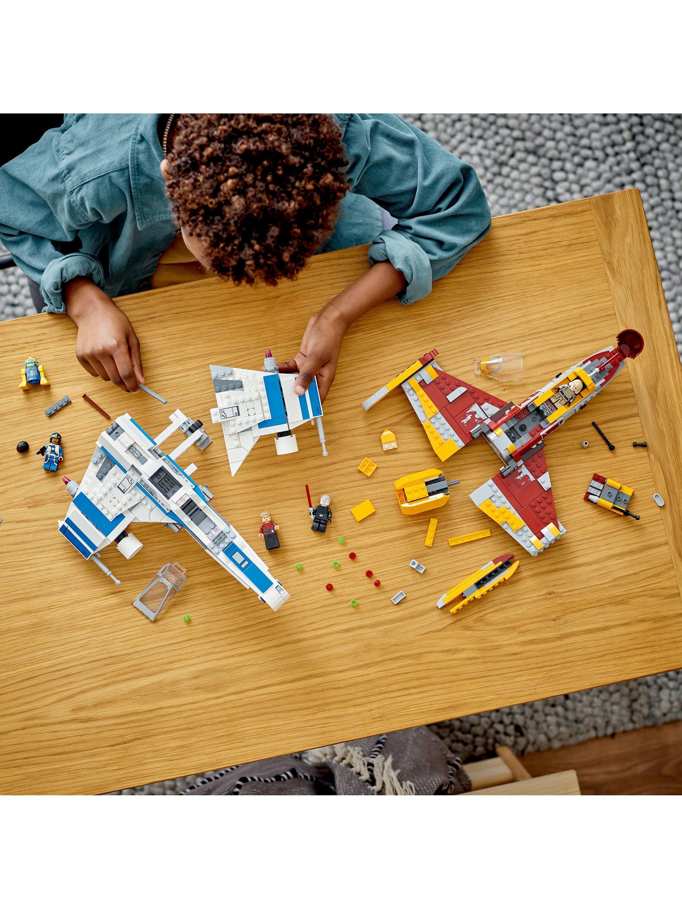 LEGO 75364 Ny republikk E-ving mot Shin Hatis stjerneskip byggesett, britisk versjon
