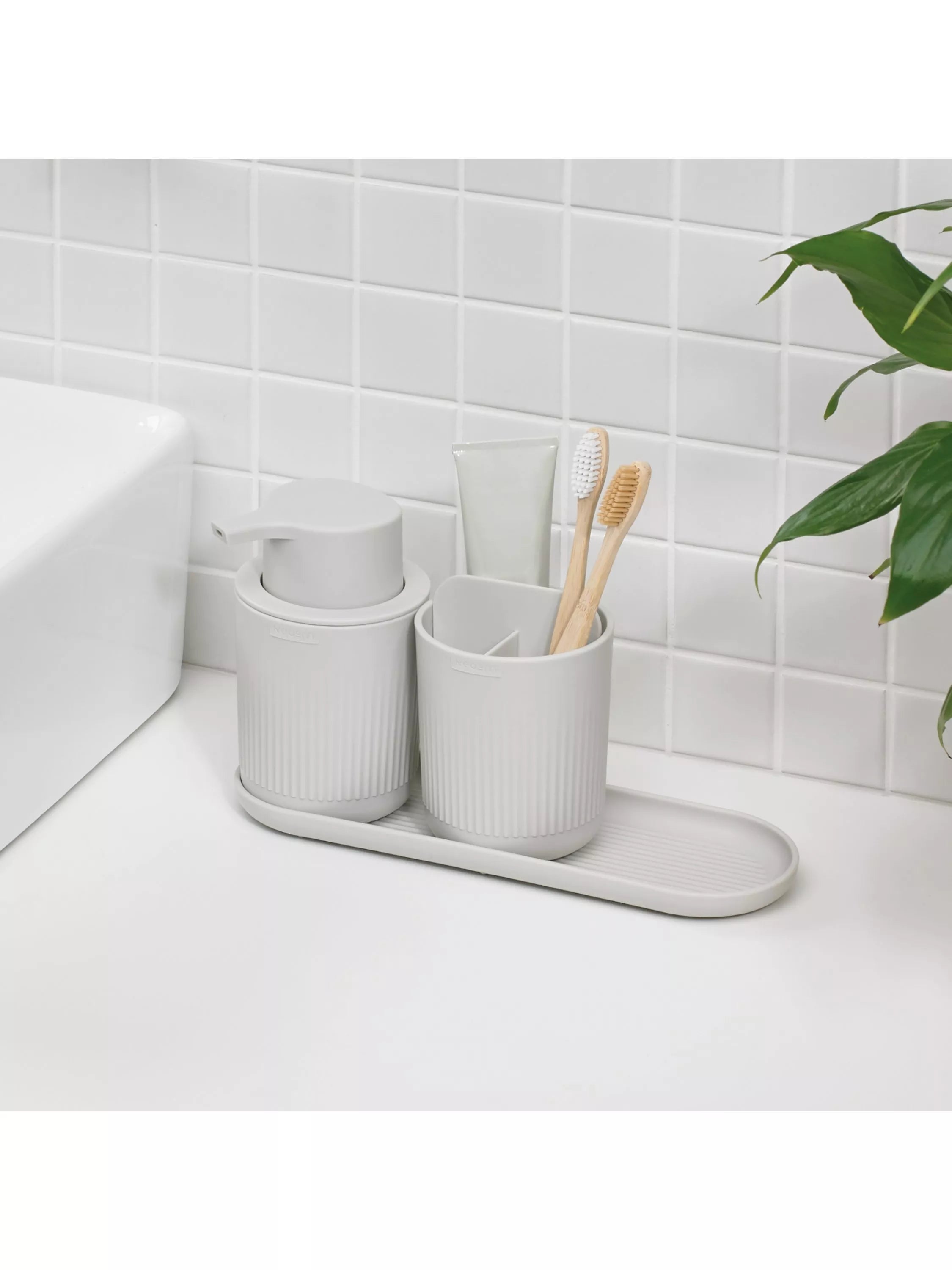 ReBorn recycled plastic bathroom accessories set (British brand)