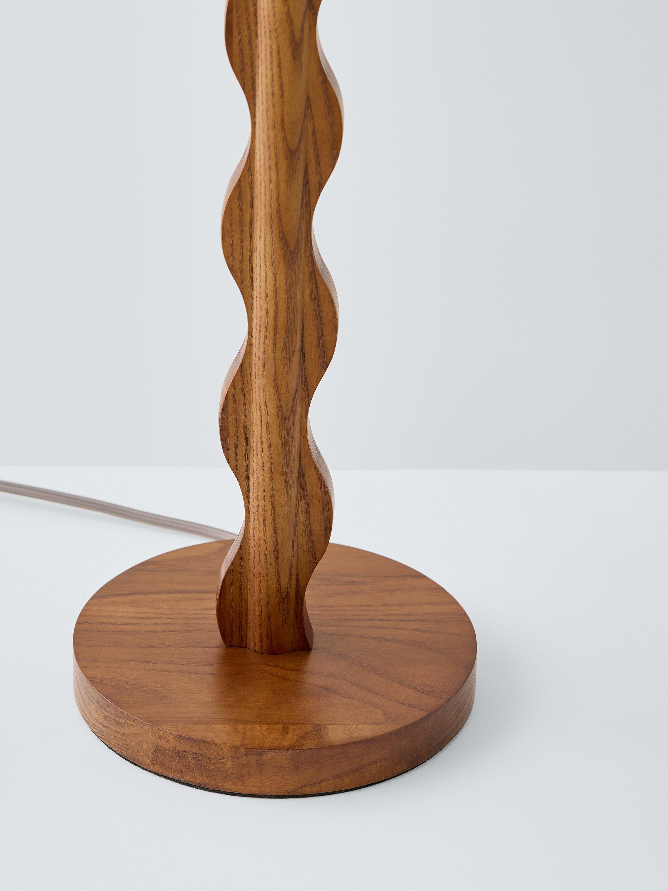 Lampe de table Wiggle John Lewis H66cm bois de frêne teinté, version Royaume-Uni