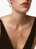 Médaillon rond en forme de galet plaqué or vermeil Monica Vinader Deia, importé du Royaume-Uni
