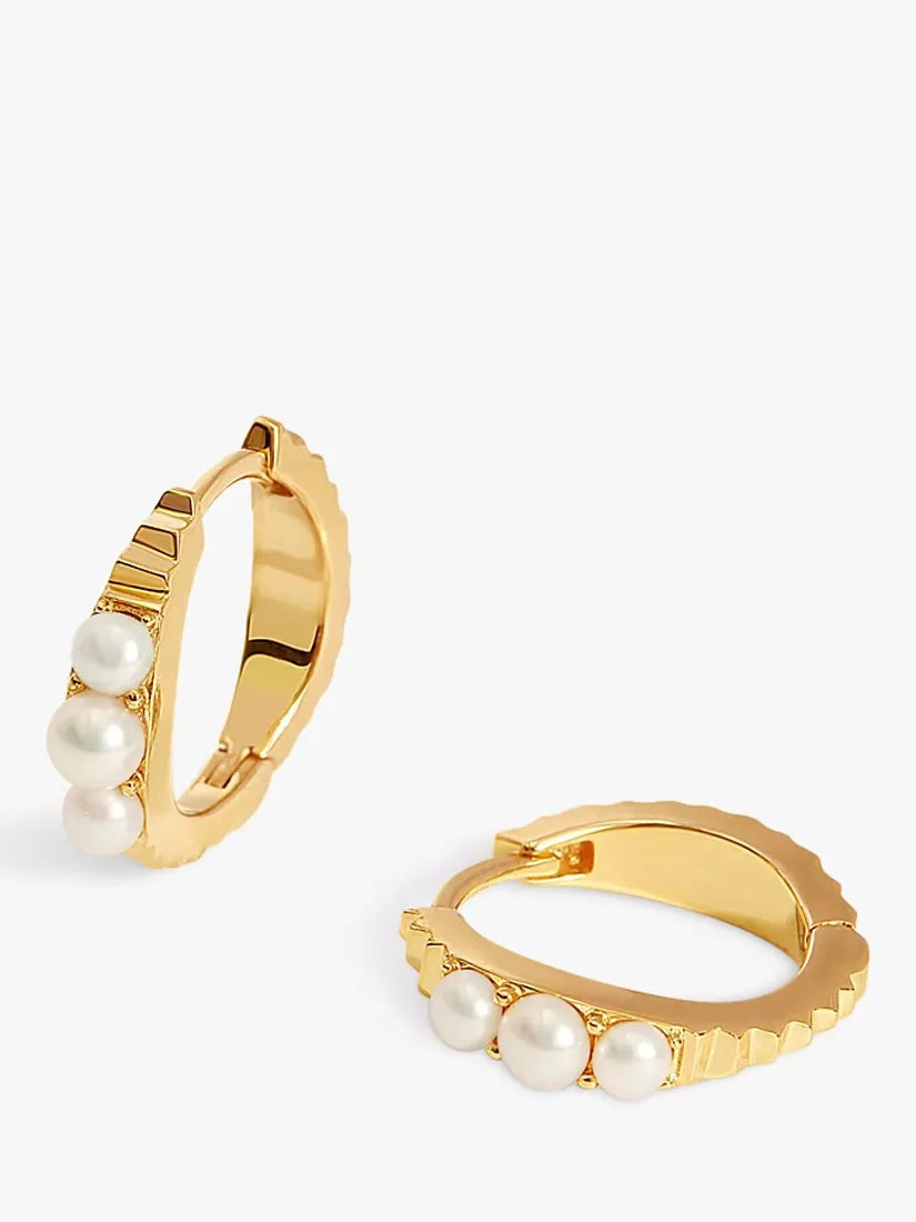 Edge of Ember pearl hoop earrings gold 1.5cm - British product