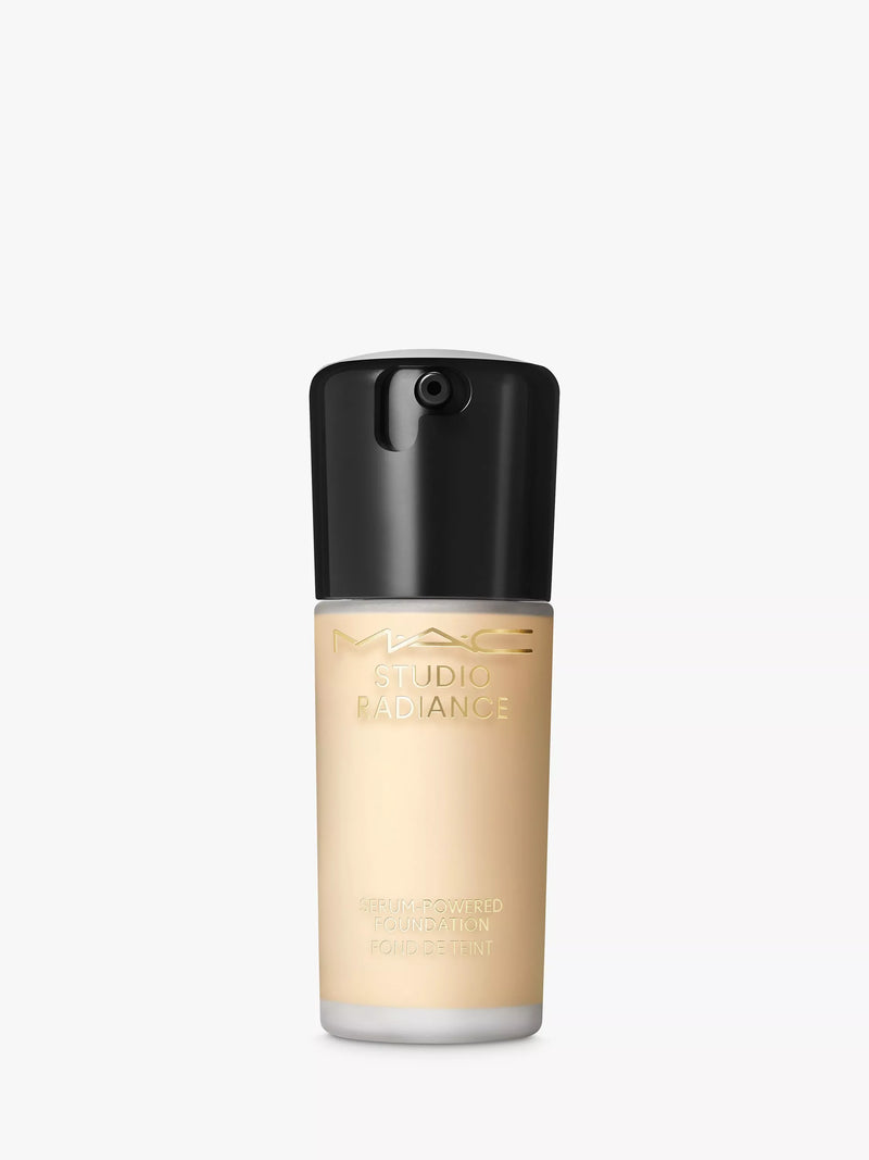 MAC Studio Radiance Serum-Powered Foundation Flytende Foundation Medium Dekning 30ml