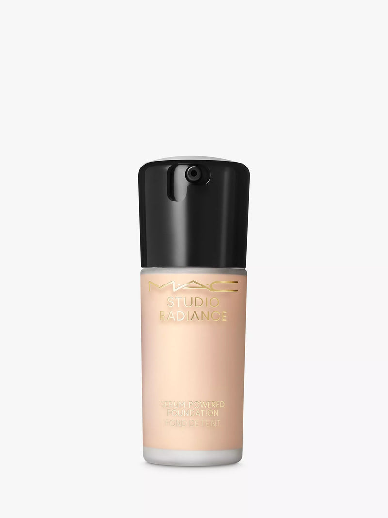 MAC Studio Radiance Serum-Powered Foundation Flytende Foundation Medium Dekning 30ml