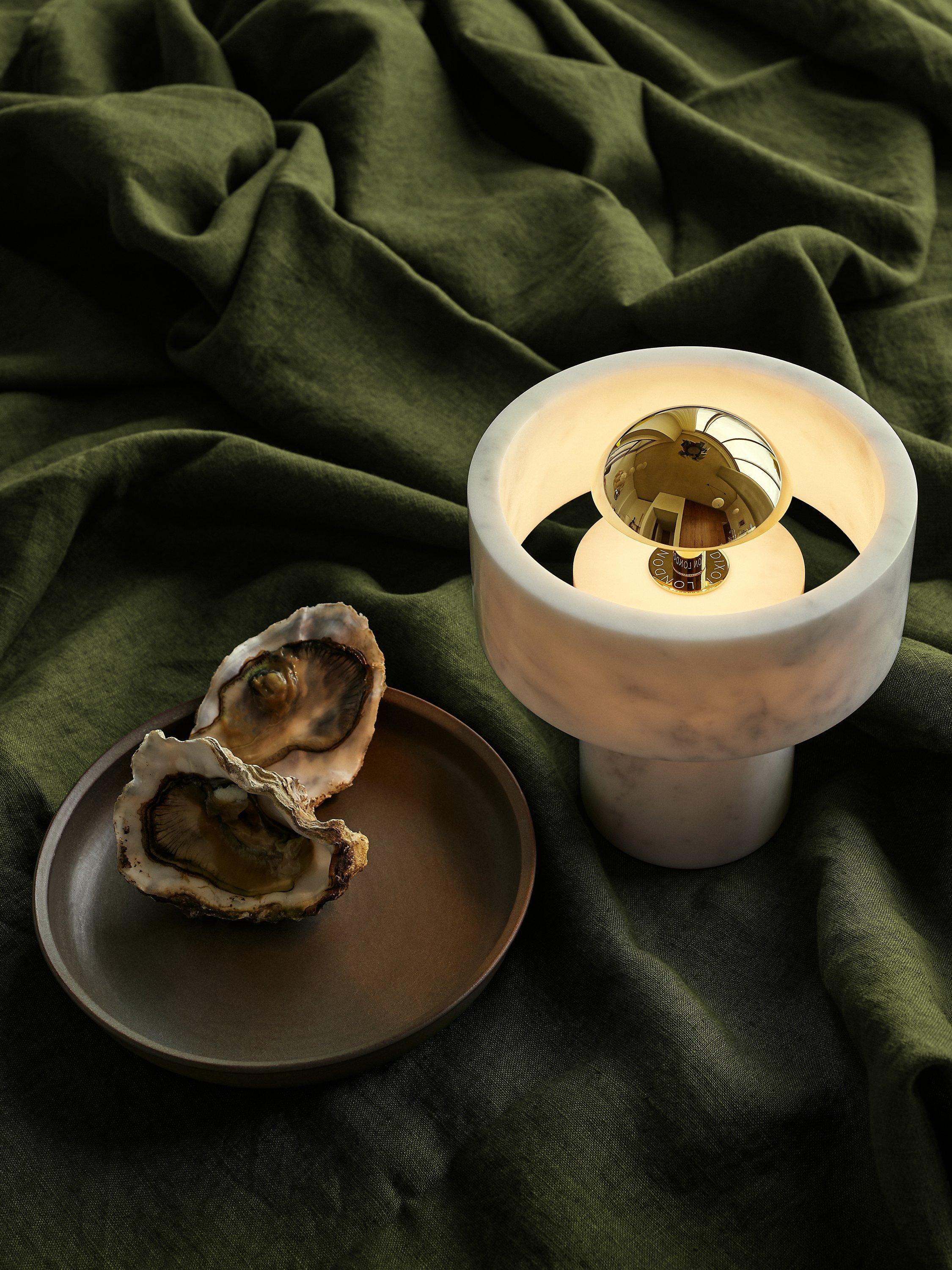 Tom Dixon Stein-Marmor-Tischlampe mit USB-Aufladung, UK-Version