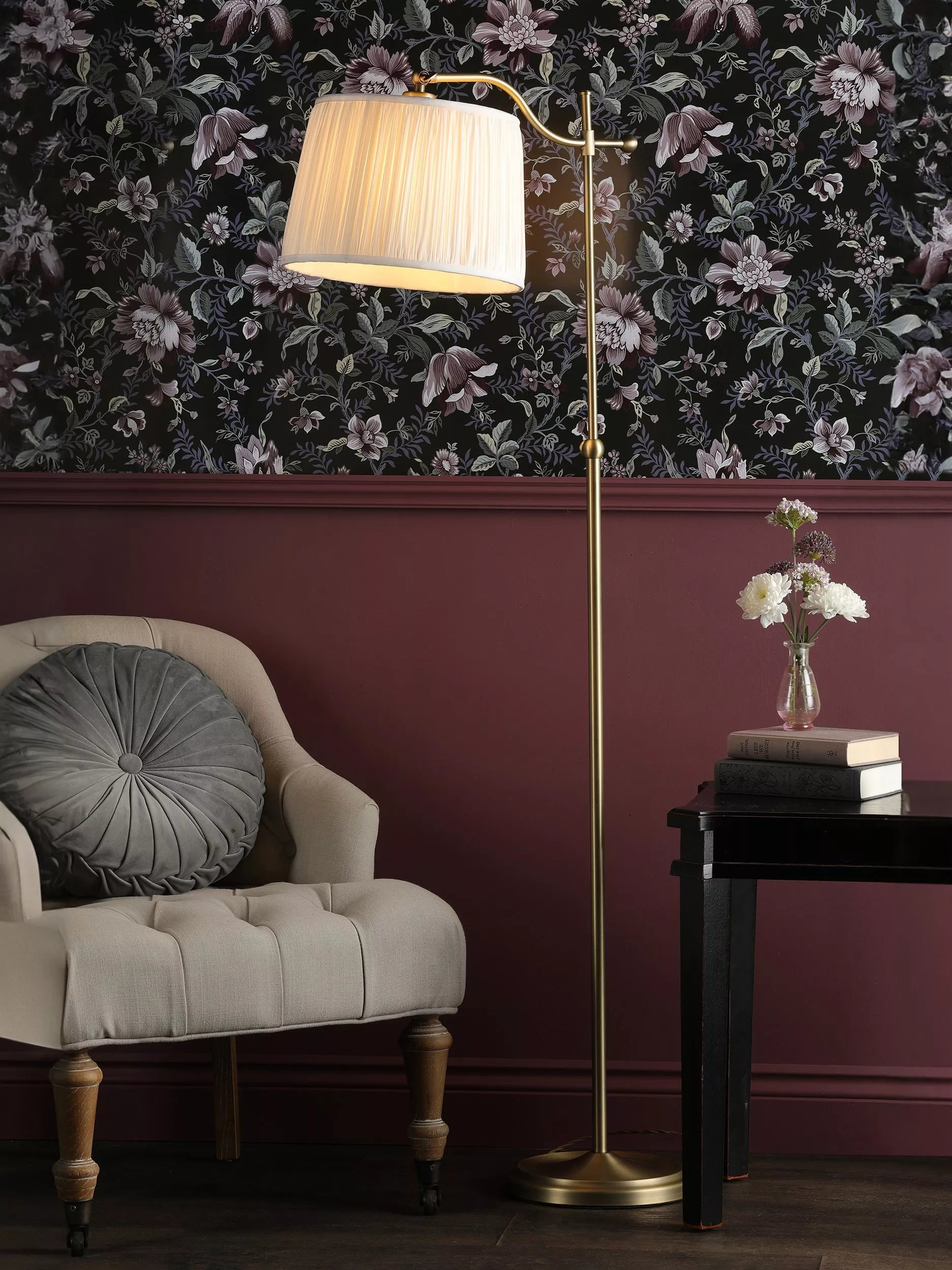 Laura Ashley goldene Schreibtisch-Stehlampe mit plissiertem Schirm, importiert aus Großbritannien