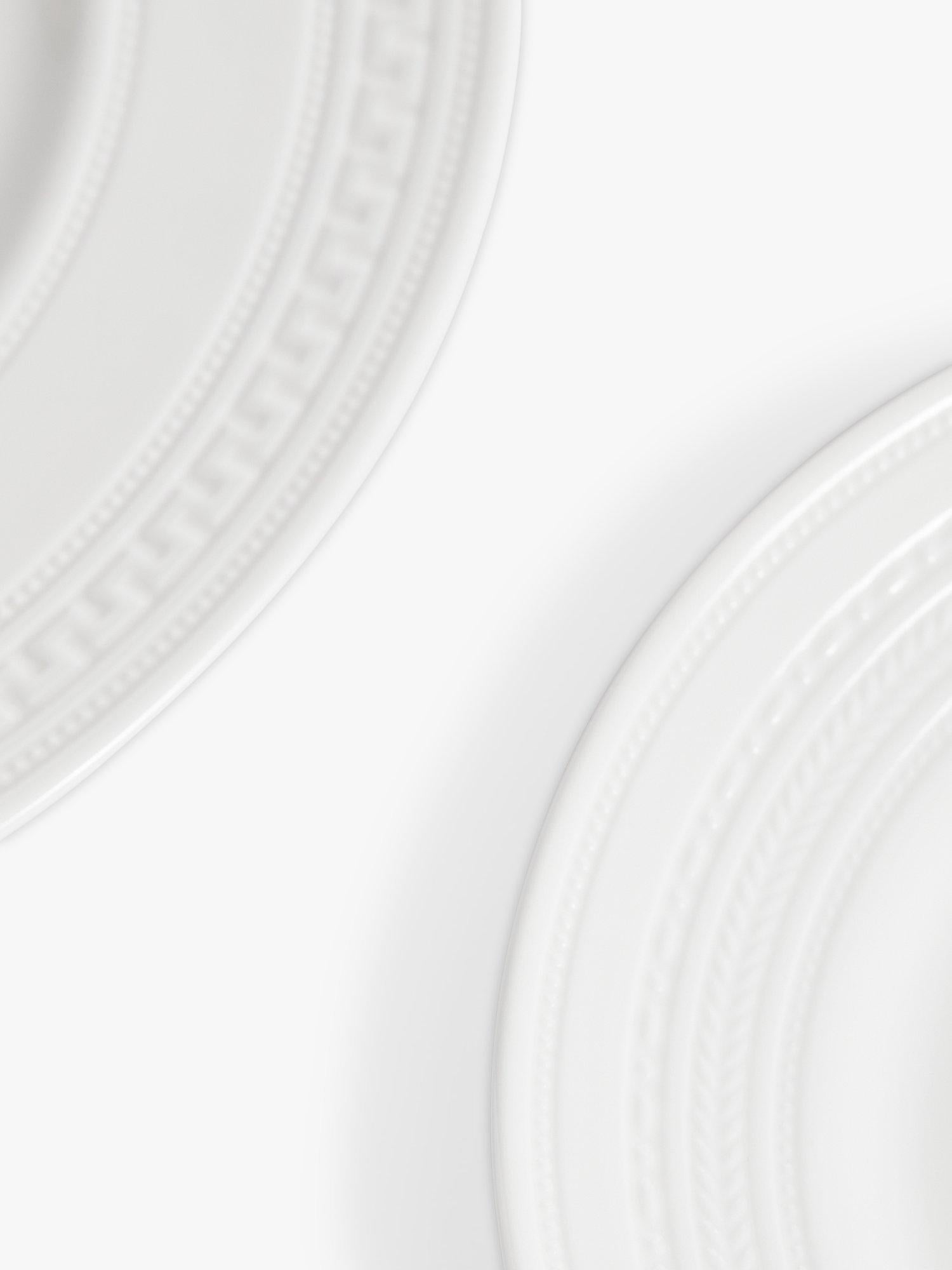 Wedgwood Intaglio bone china dinnerware set 16 piece (British brand)
