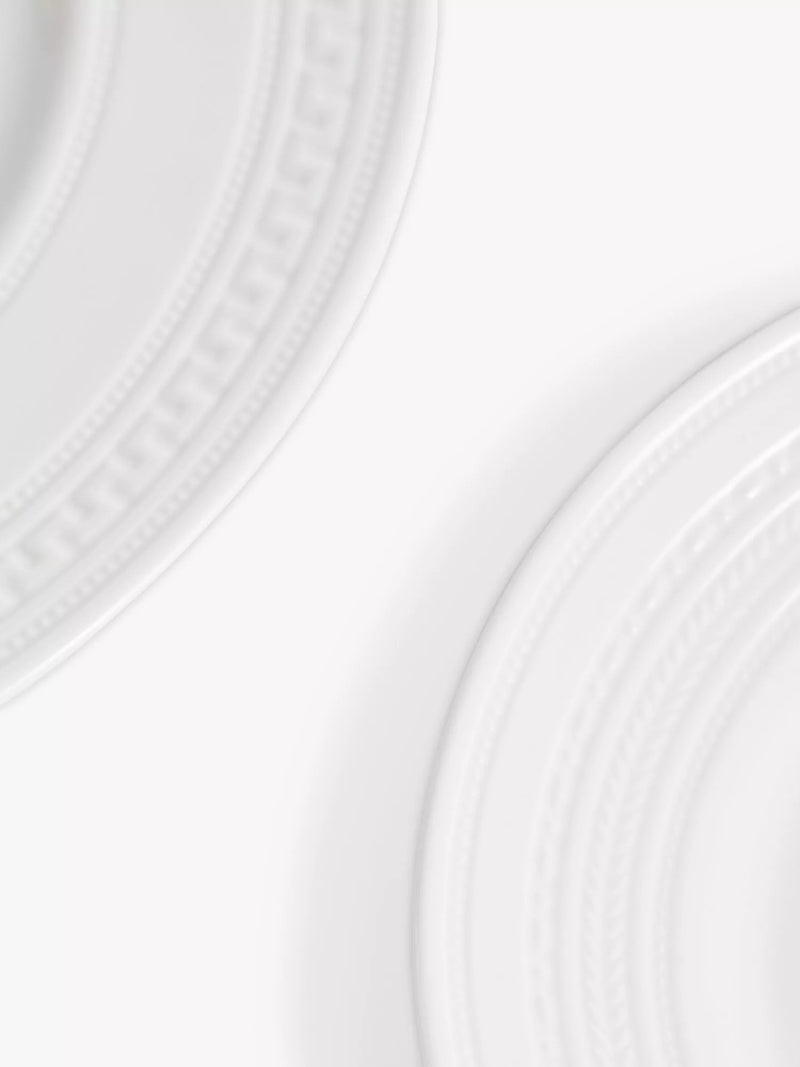 Wedgwood Intaglio bone china dinnerware set 16 piece (British brand)
