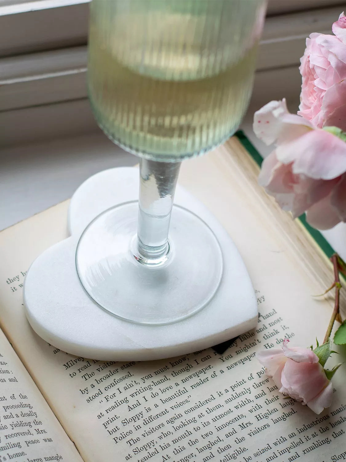 Culinary Concepts white marble heart coaster set of 4 - British product