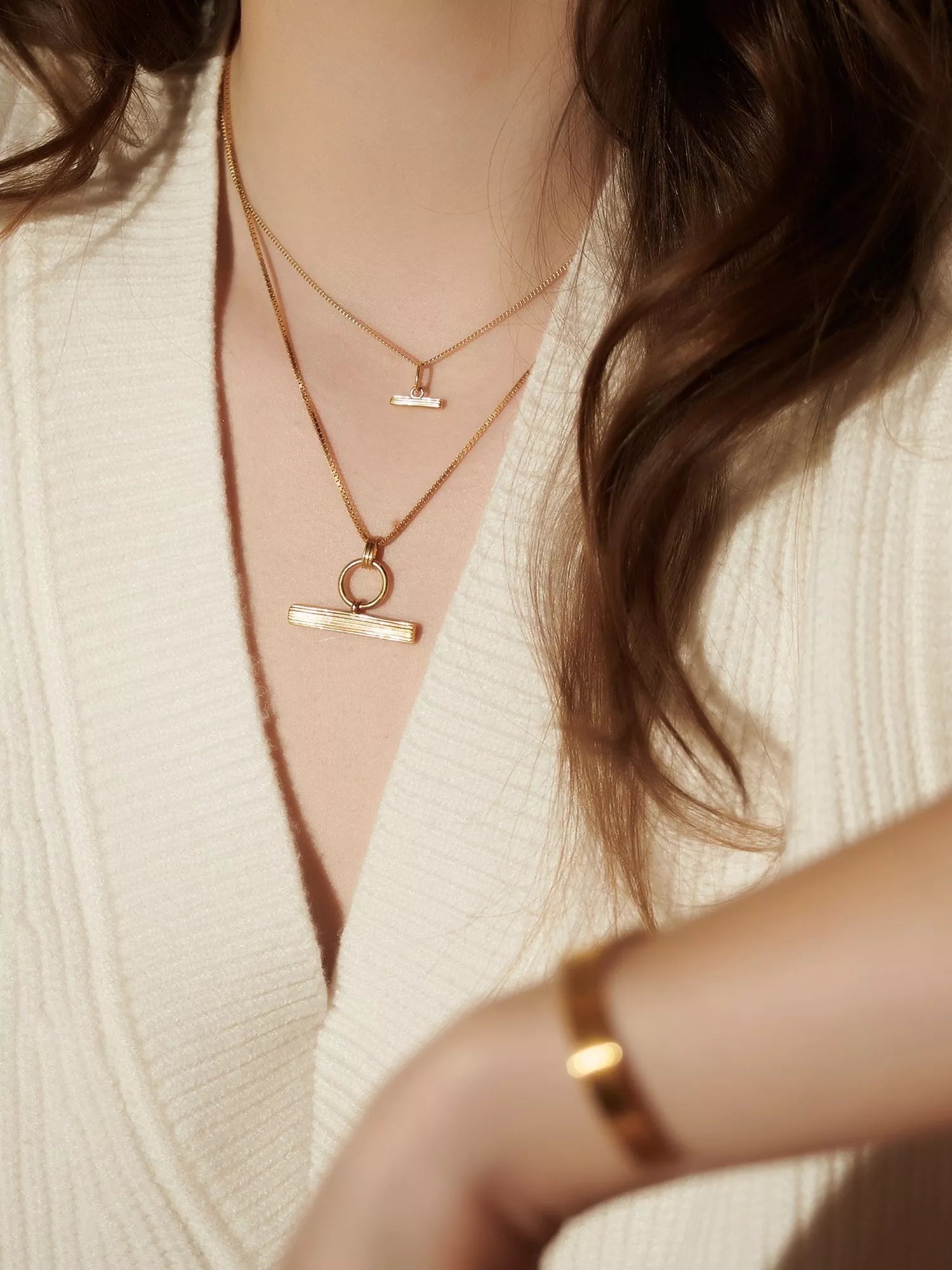 Rachel Jackson London Mini T-Bar Necklace in gold, UK version