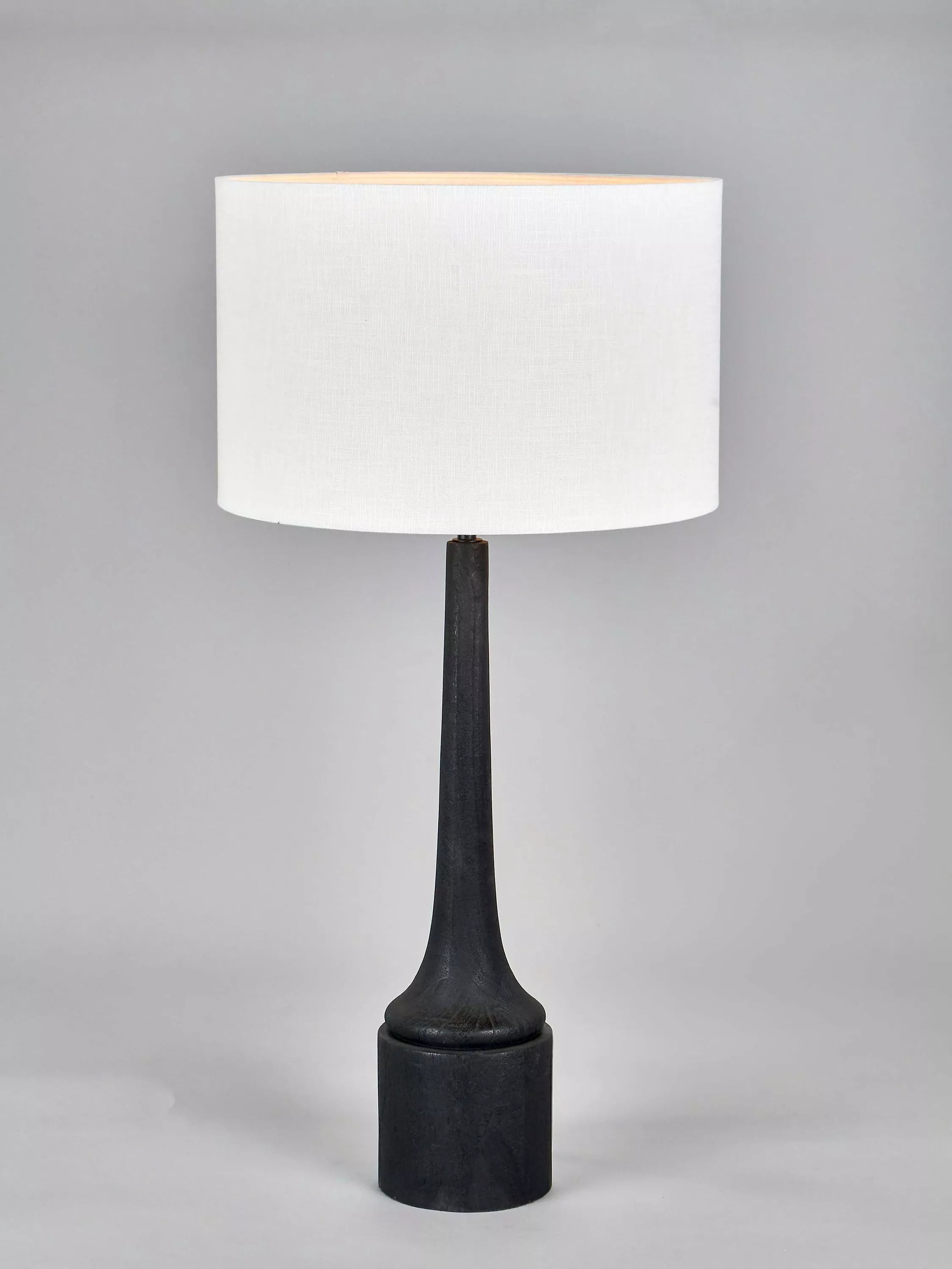 Lampe de table en bois noir Pacific Marin grande, importée du Royaume-Uni