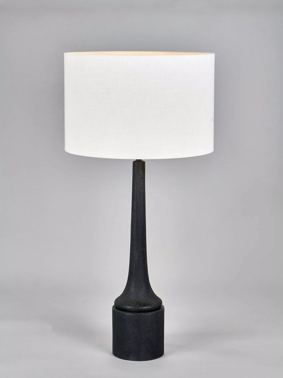 Lampe de table en bois noir Pacific Marin grande, importée du Royaume-Uni