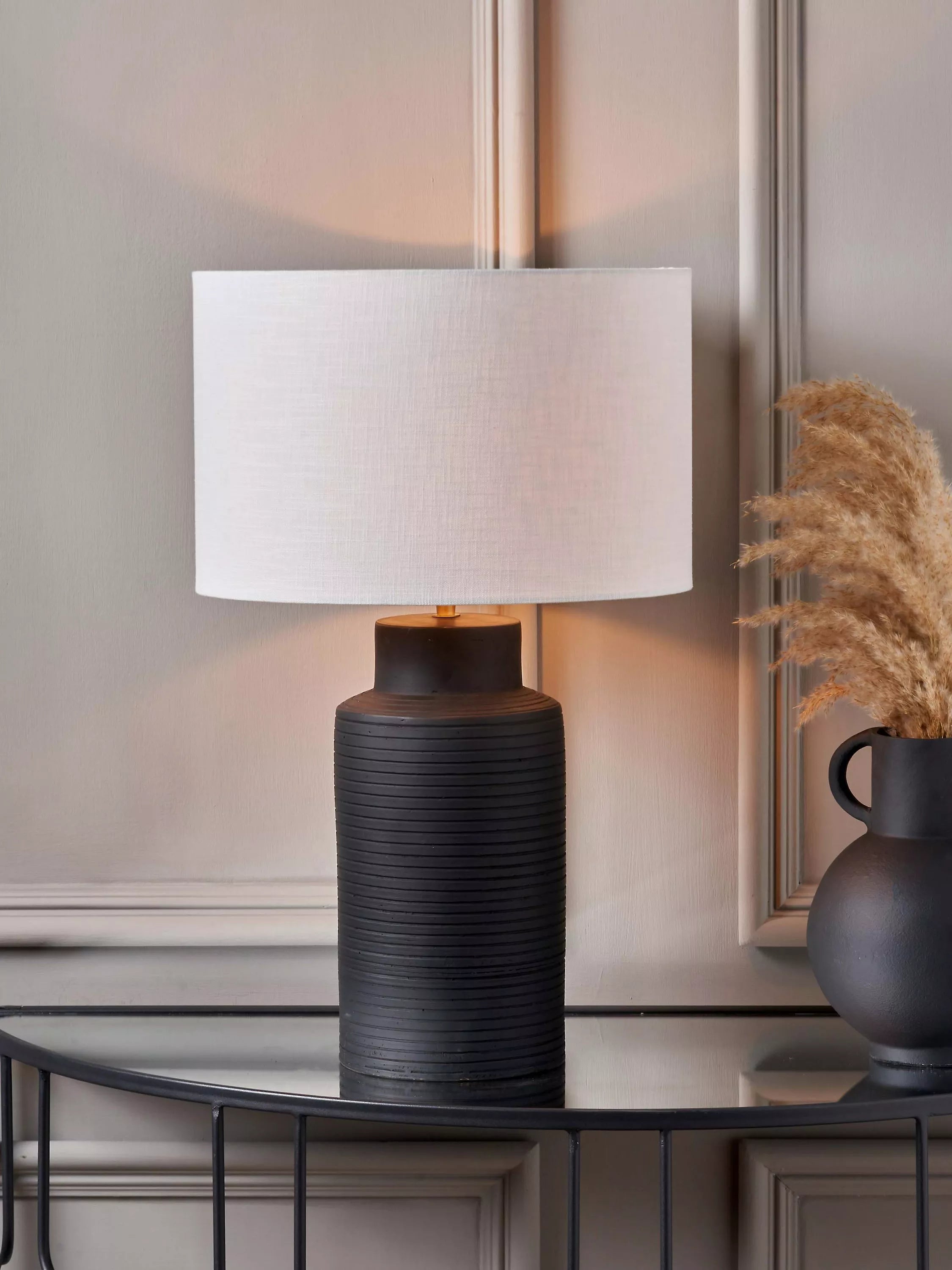 Pacific Sierra table lamp black, imported from the UK