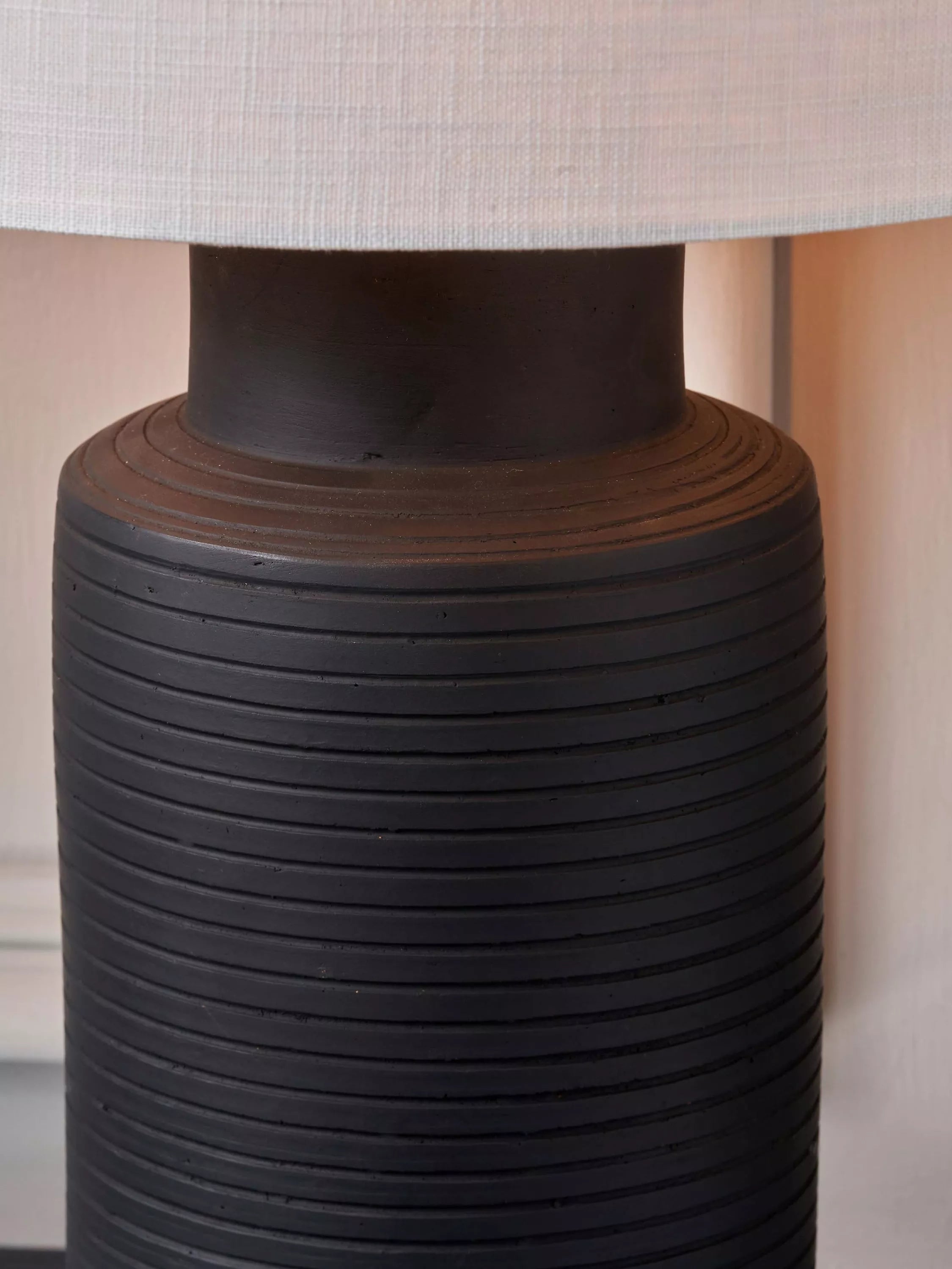 Pacific Sierra table lamp black, imported from the UK
