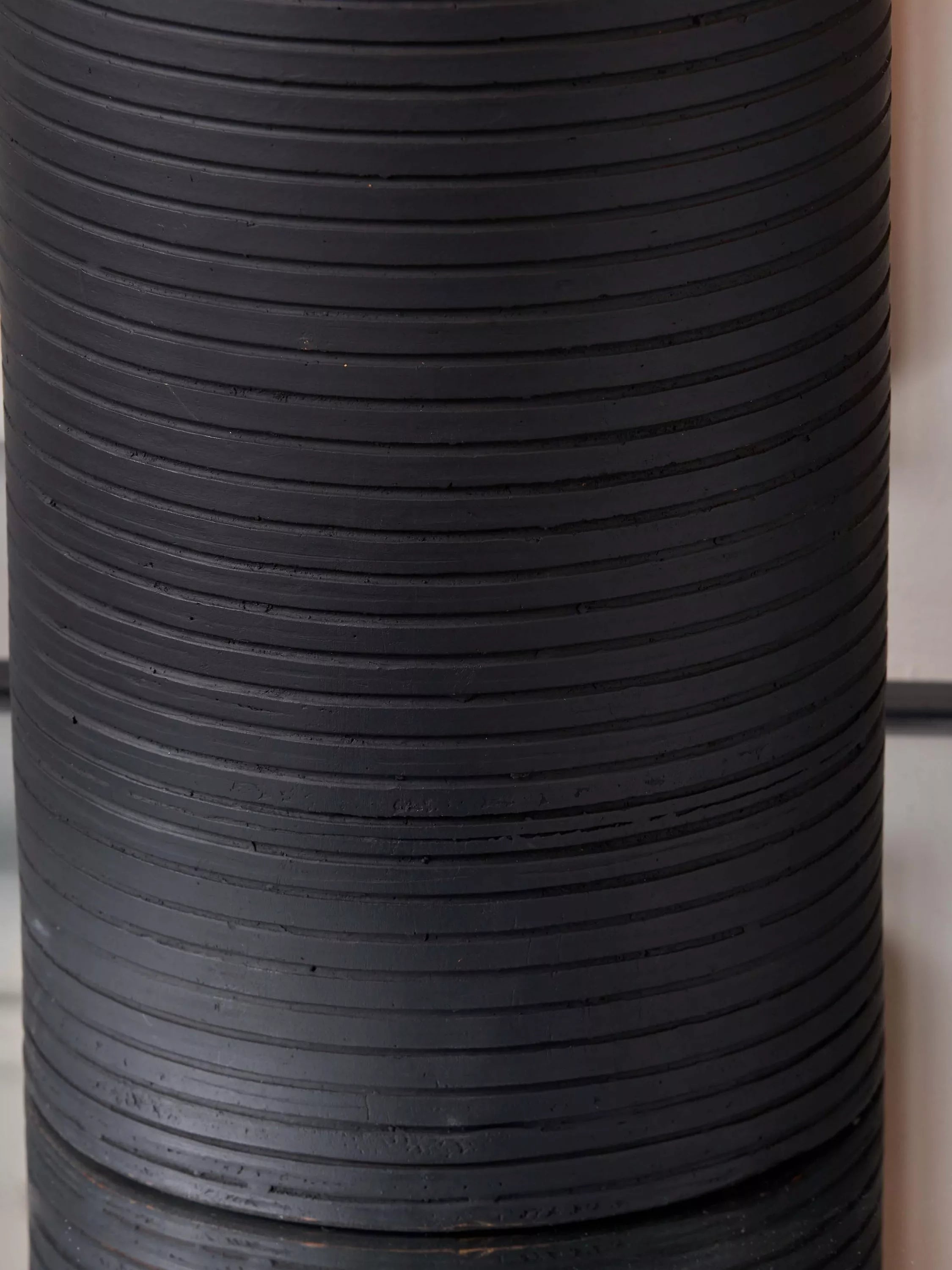 Pacific Sierra table lamp black, imported from the UK