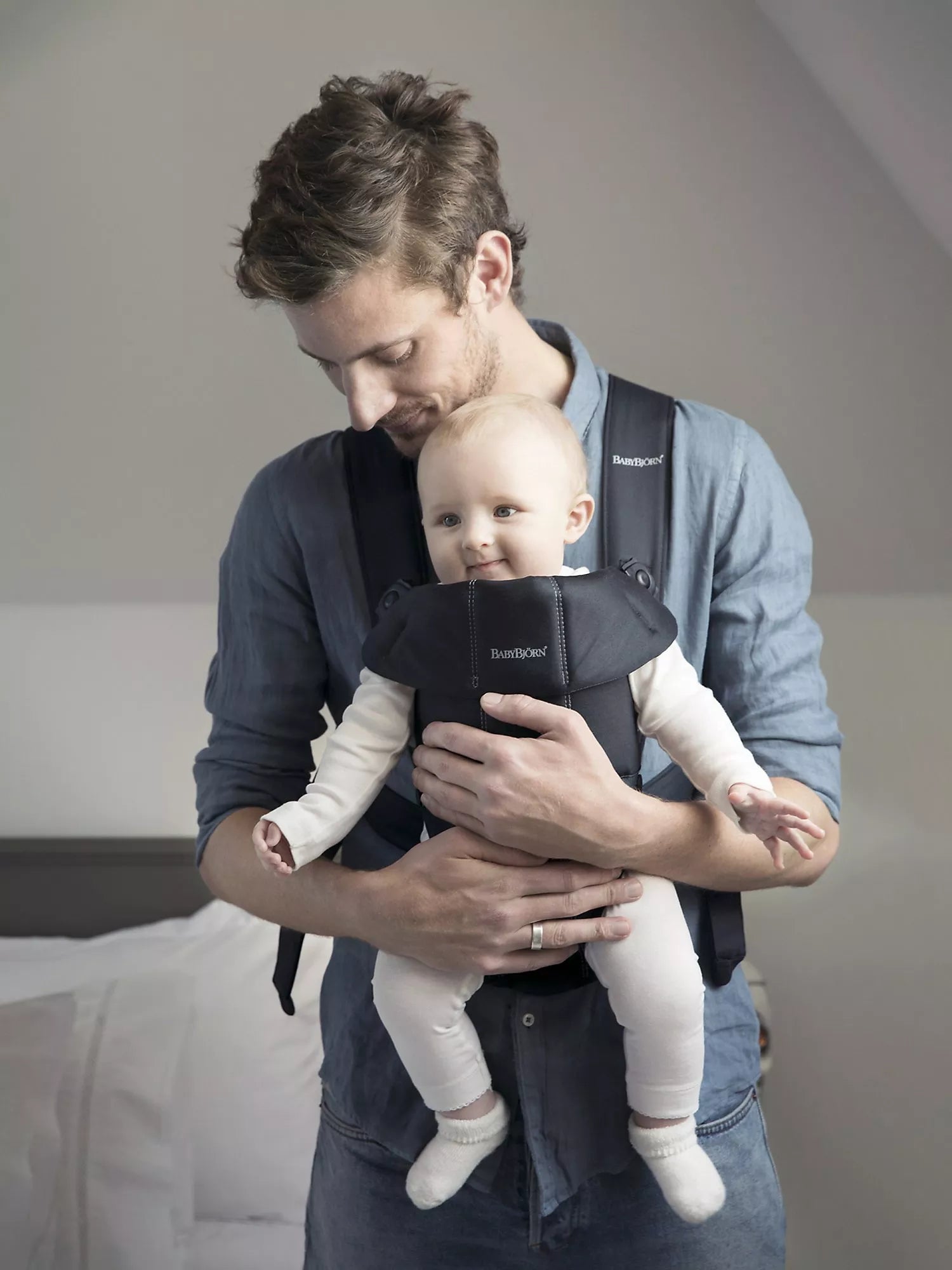 BabyBjörn woven mini baby carrier in black for newborns - British product