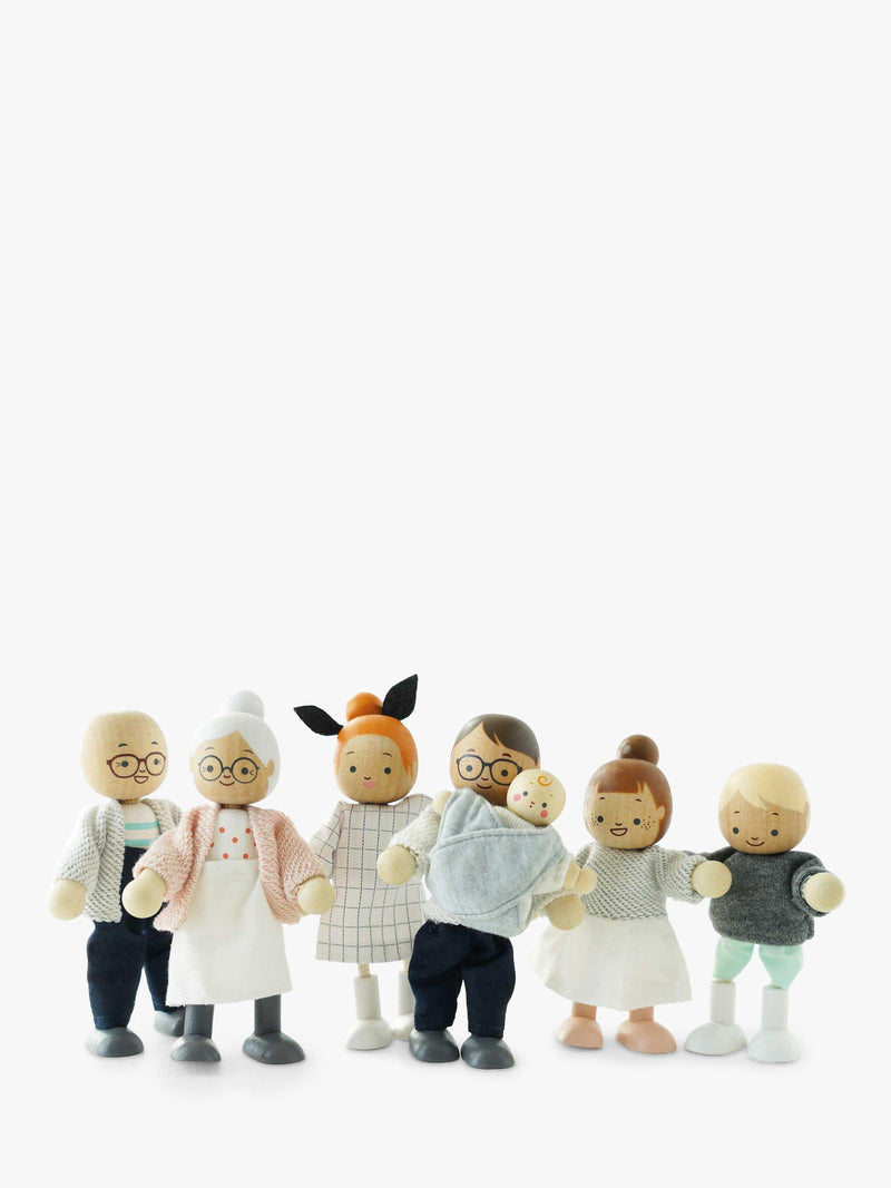 Le Toy Van poseable wooden doll family set with 7 figures, UK version