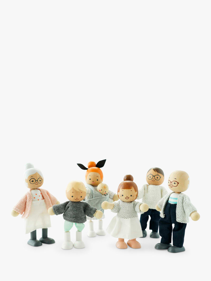 Le Toy Van poseable wooden doll family set with 7 figures, UK version