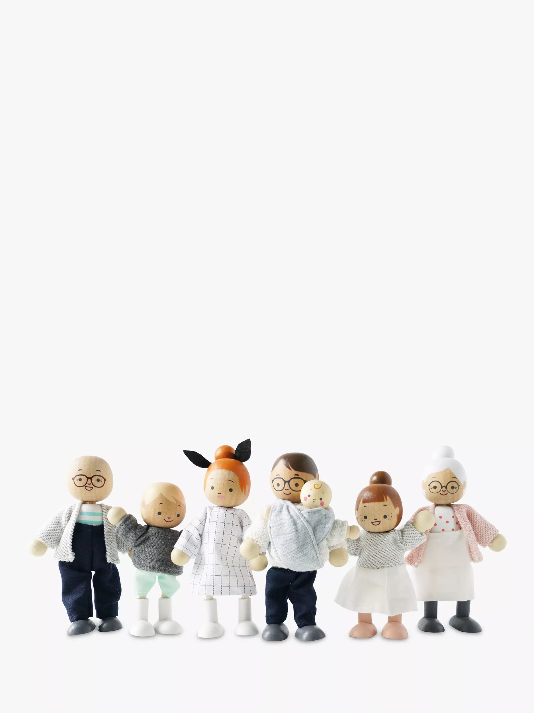Le Toy Van poseable wooden doll family set with 7 figures, UK version
