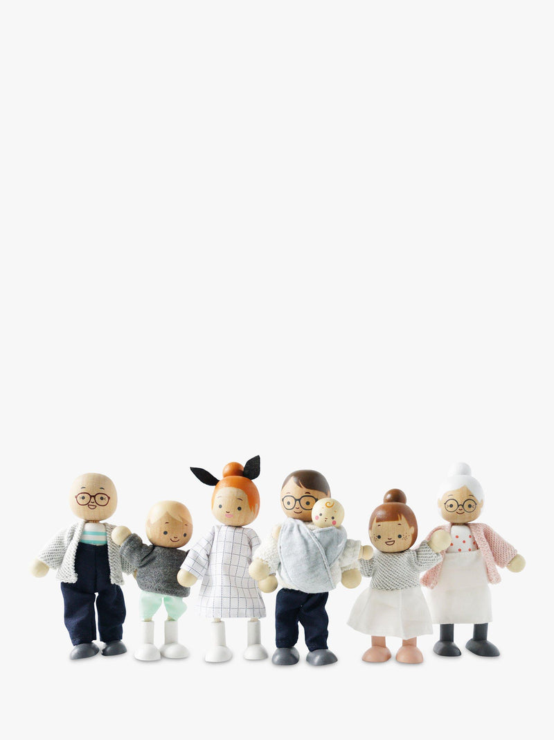 Le Toy Van poseable wooden doll family set with 7 figures, UK version