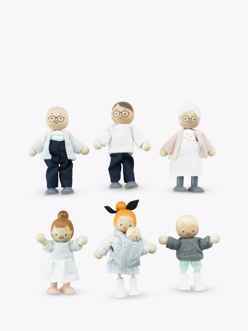 Le Toy Van poseable wooden doll family set with 7 figures, UK version