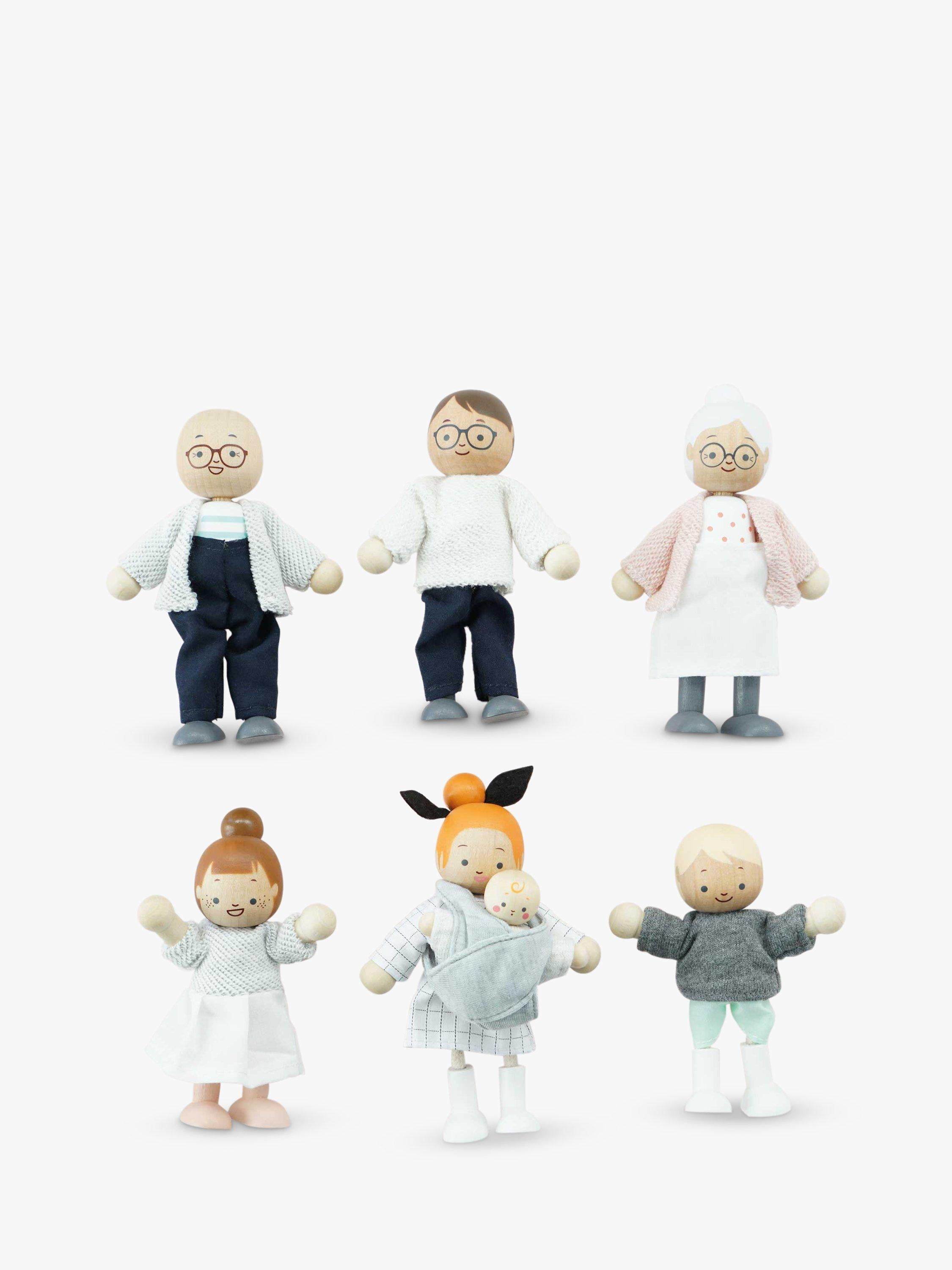 Le Toy Van poseable wooden doll family set with 7 figures, UK version