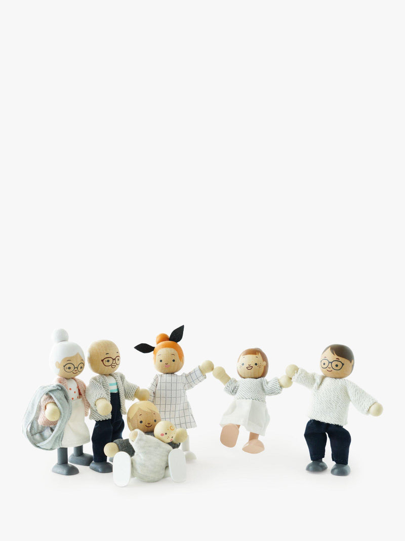 Le Toy Van poseable wooden doll family set with 7 figures, UK version