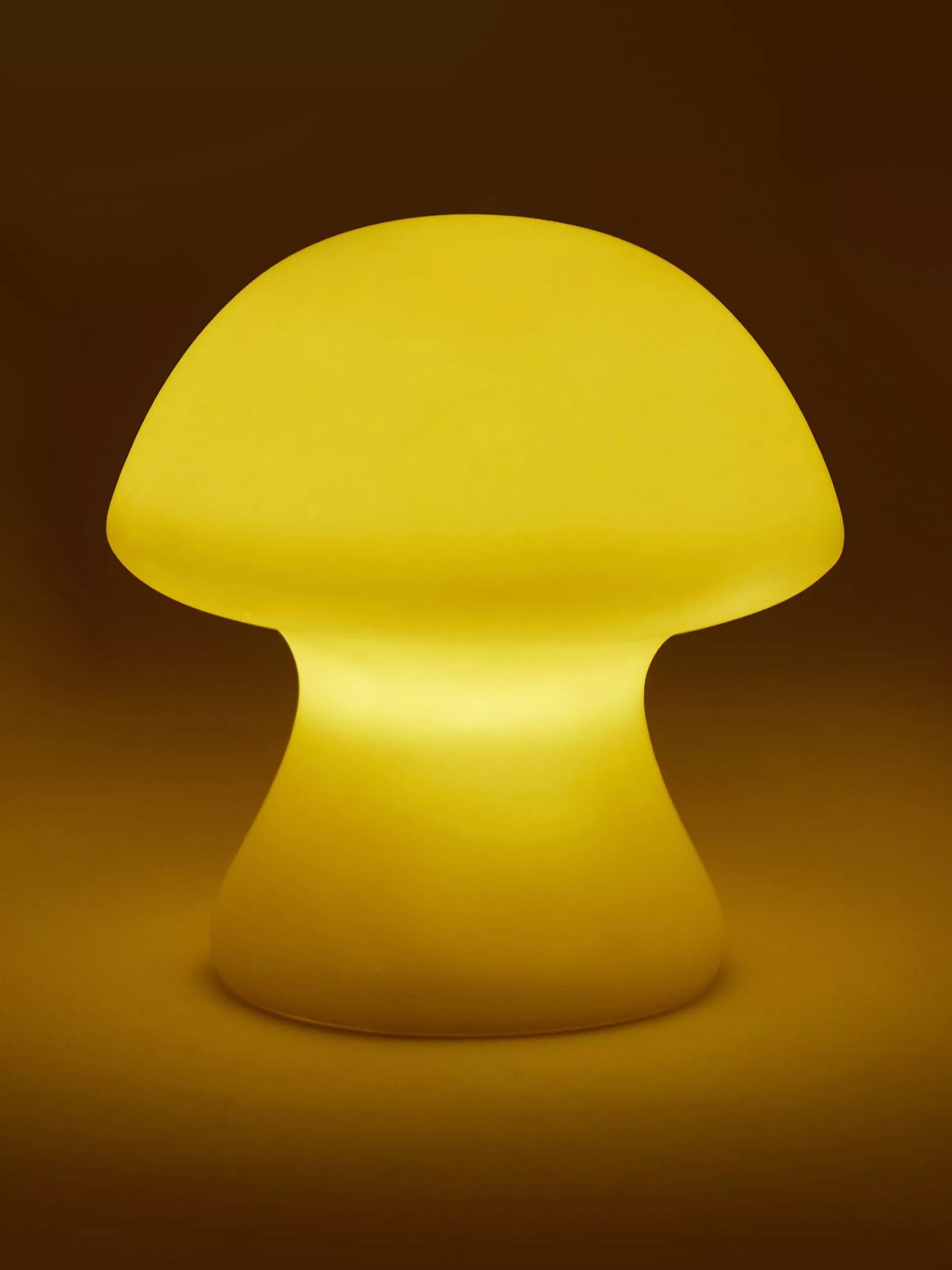 Kikkerland small cordless mushroom-shaped porcelain table light in white, UK version