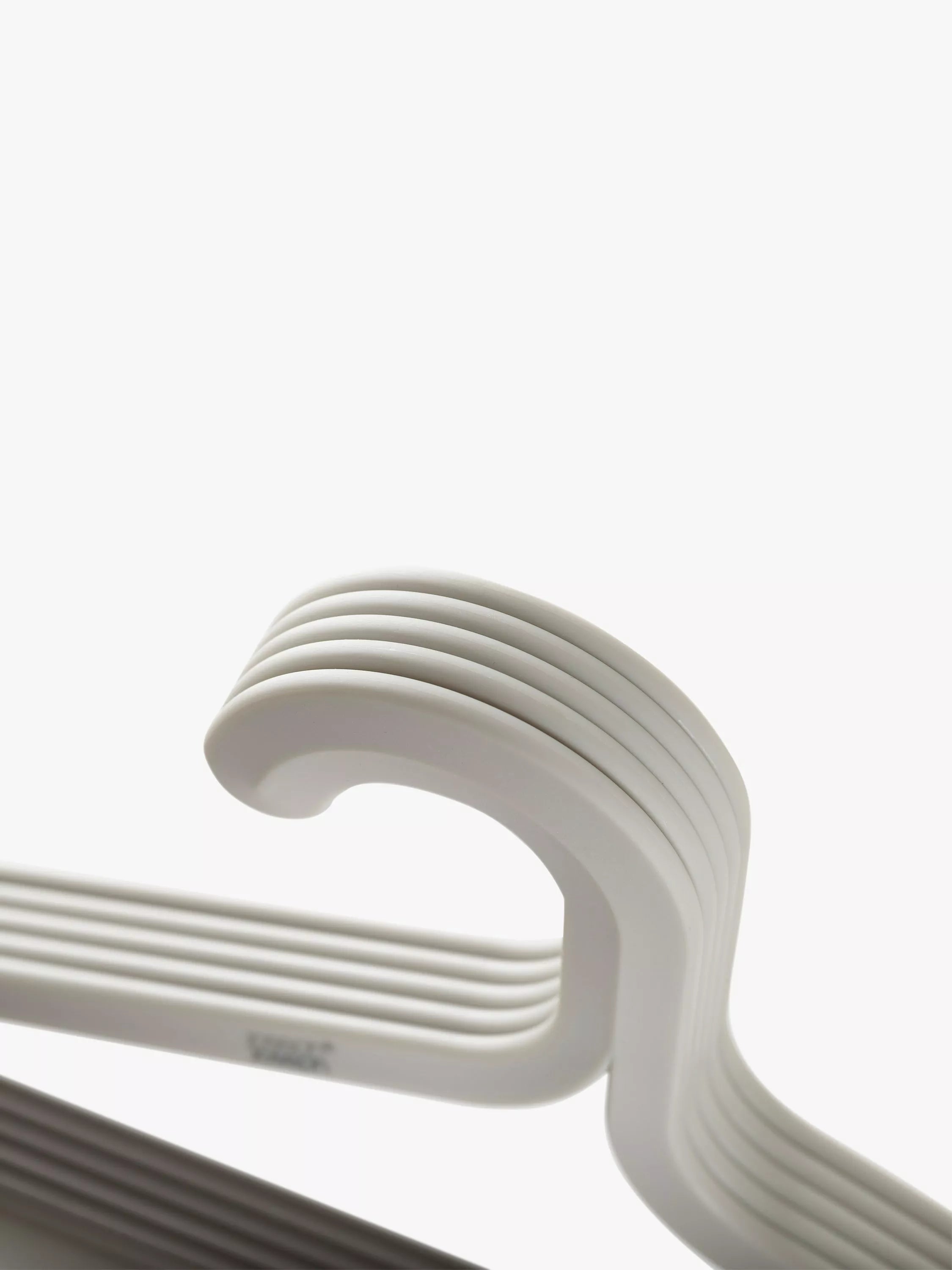 Joseph Joseph anti tangle hangers set of 5 ecru, imported from the UK