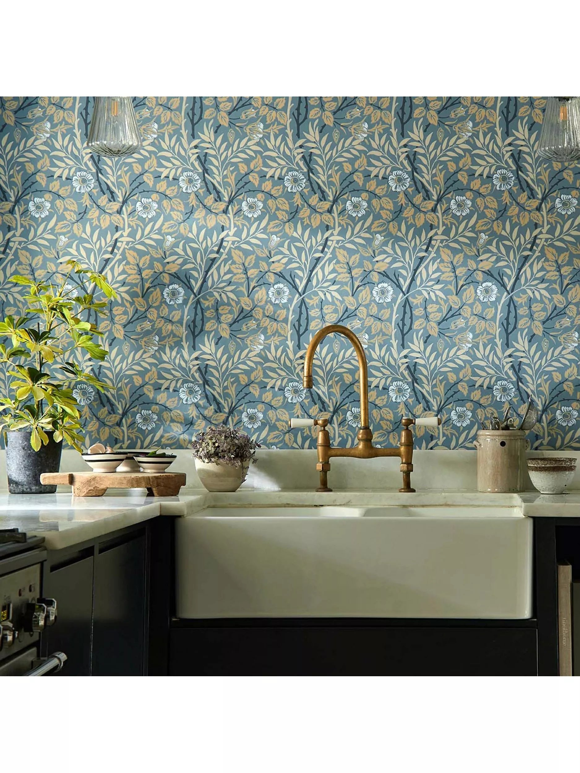 Morris & Co. Honeysuckle & Tulip wallpaper Woad/Thyme - British product