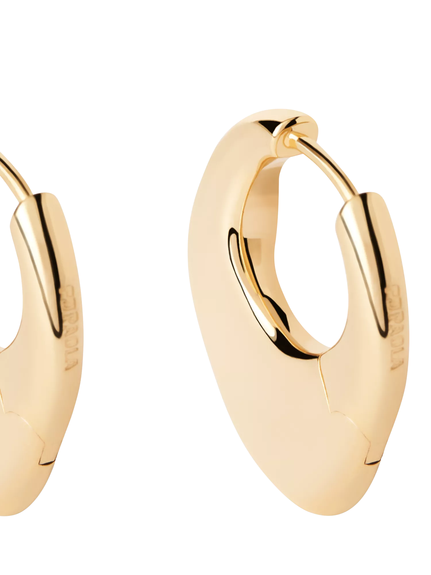 PDPAOLA Irregular Huggie Hoop Earrings Gold 2cm (British brand)