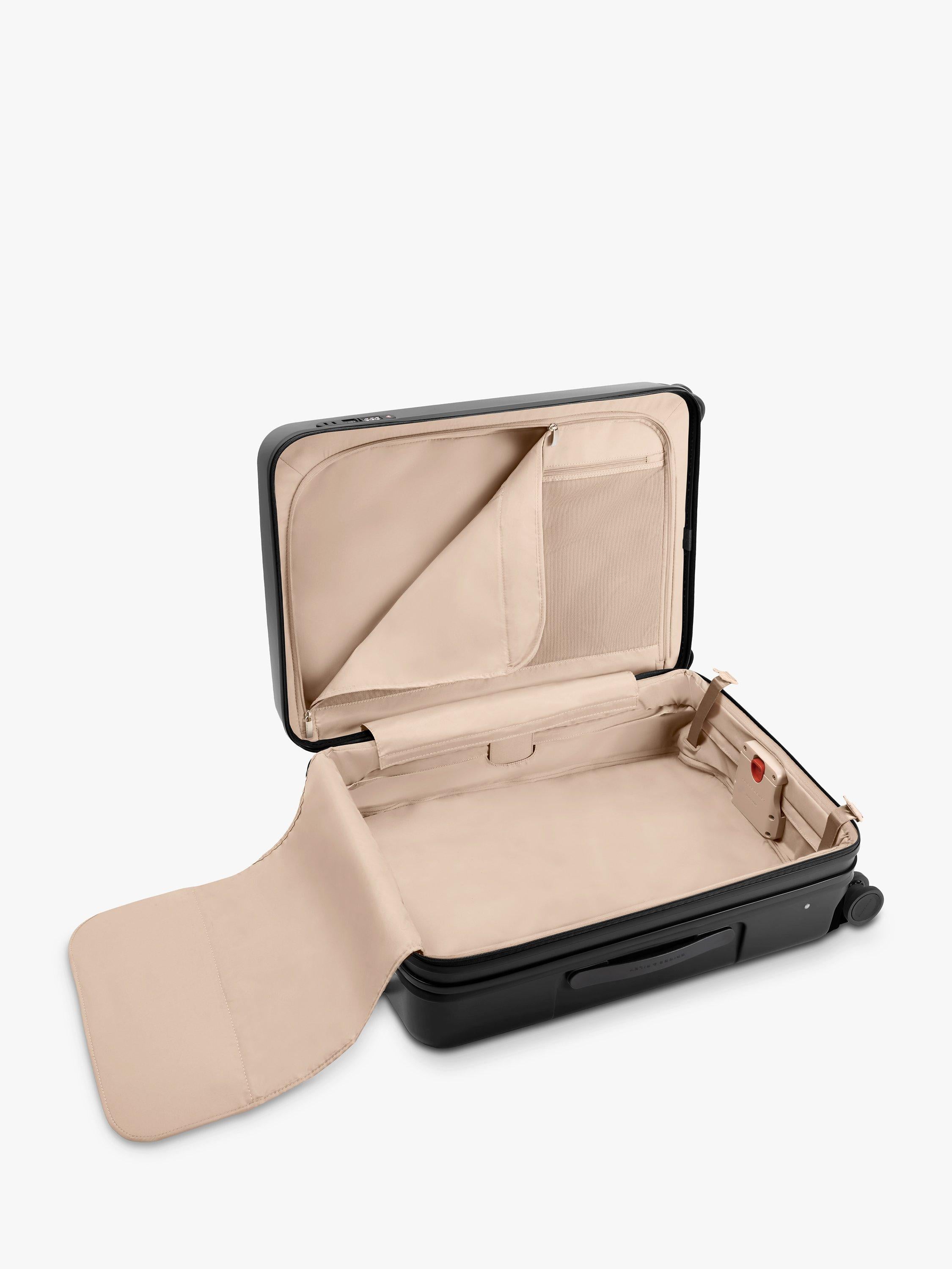 Briggs & Riley hard shell expandable suitcase 69cm 104L, UK version