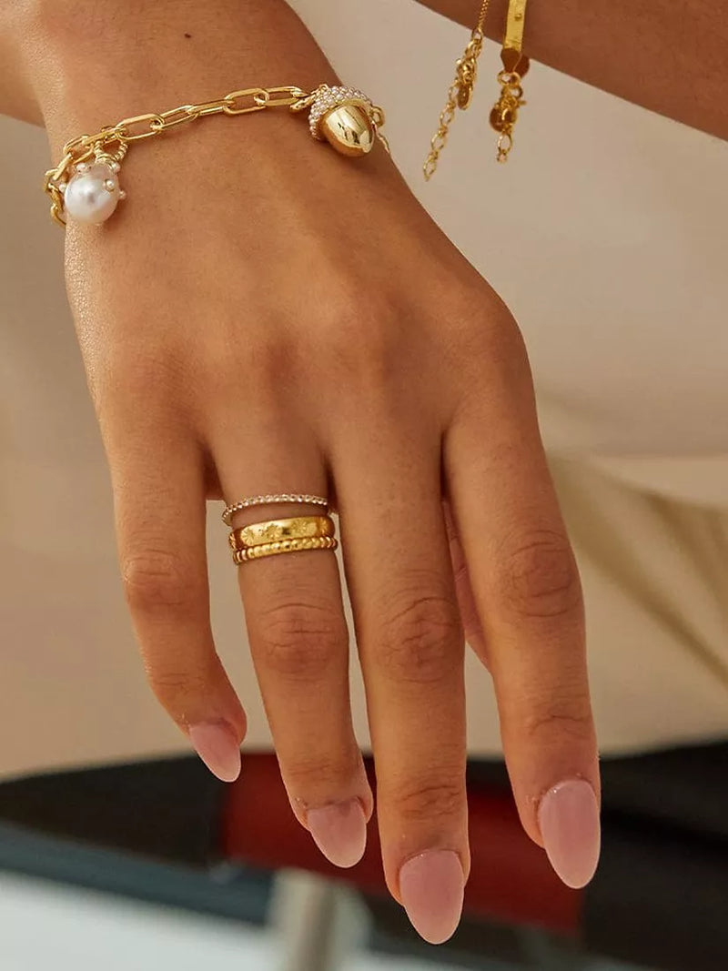 Daisy London gold ring with star engraving (British brand)