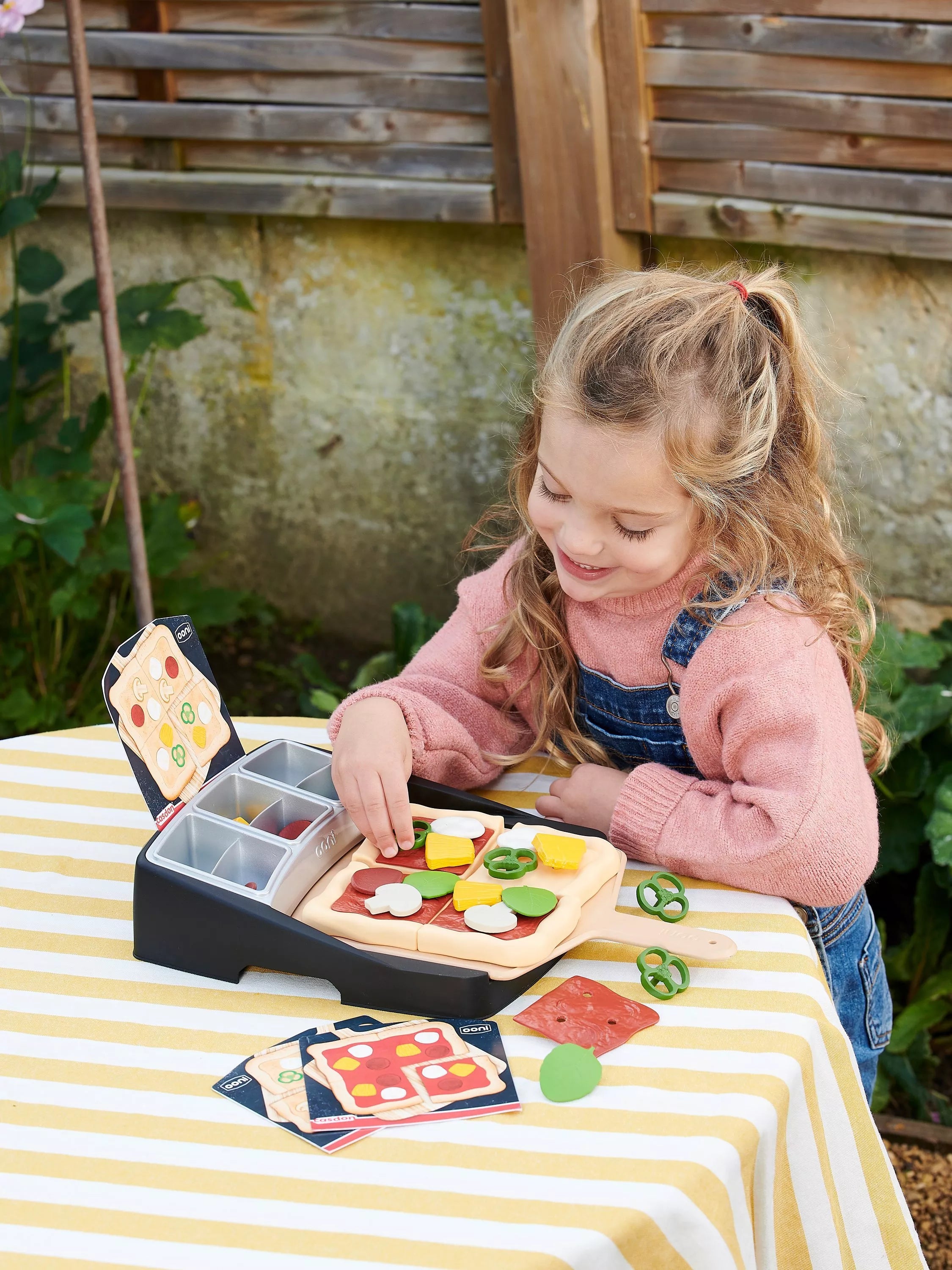 Casdon Ooni pizza topping station toy, imported from the UK