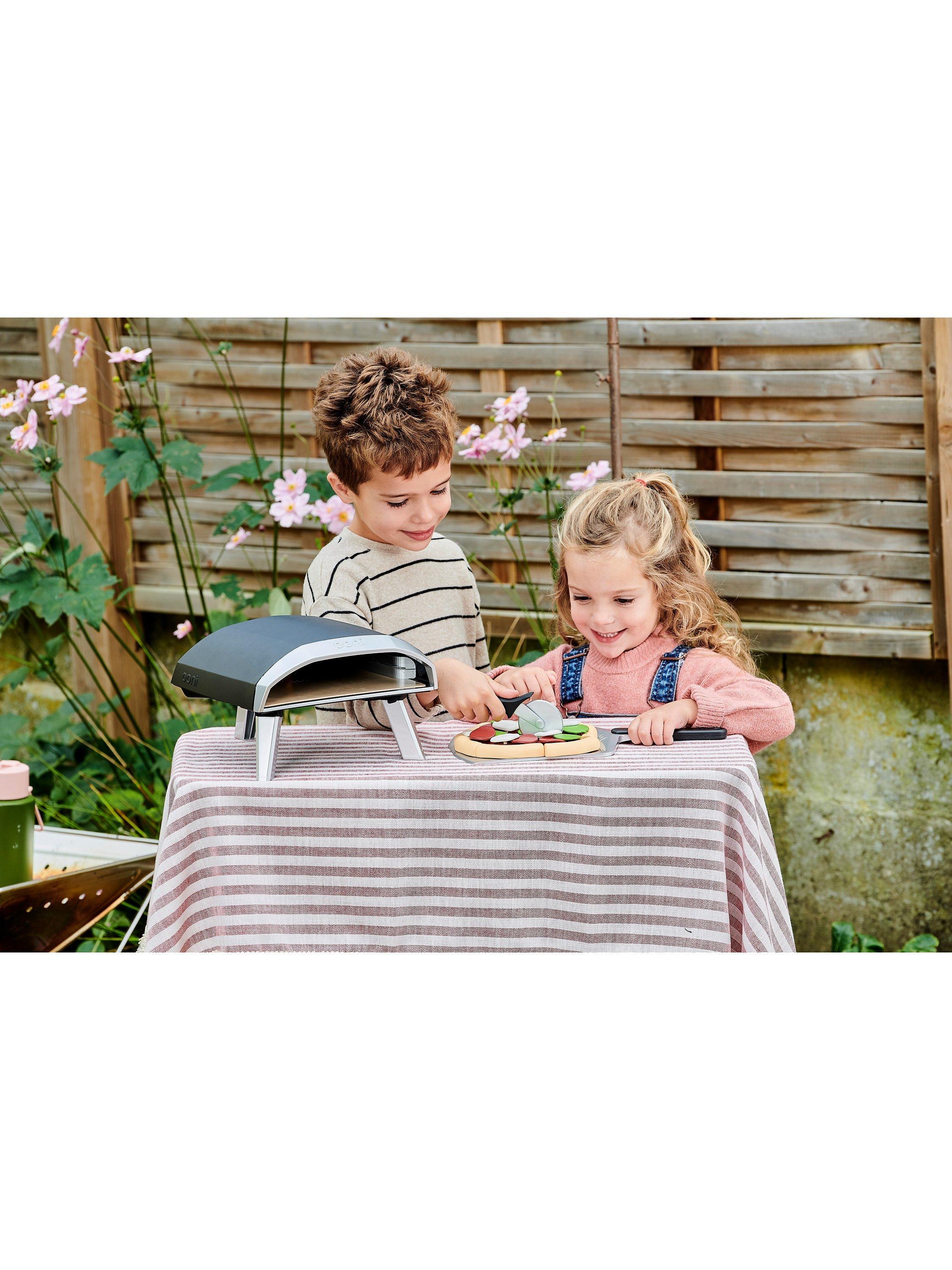 Casdon Ooni toy pizza oven, UK version