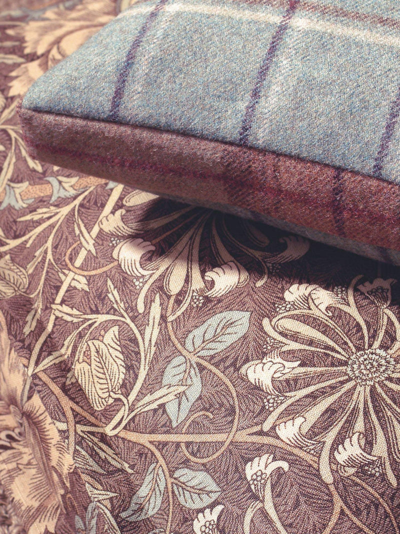 Morris & Co. Honeysuckle & Tulip furnishing fabric 137cm - British product