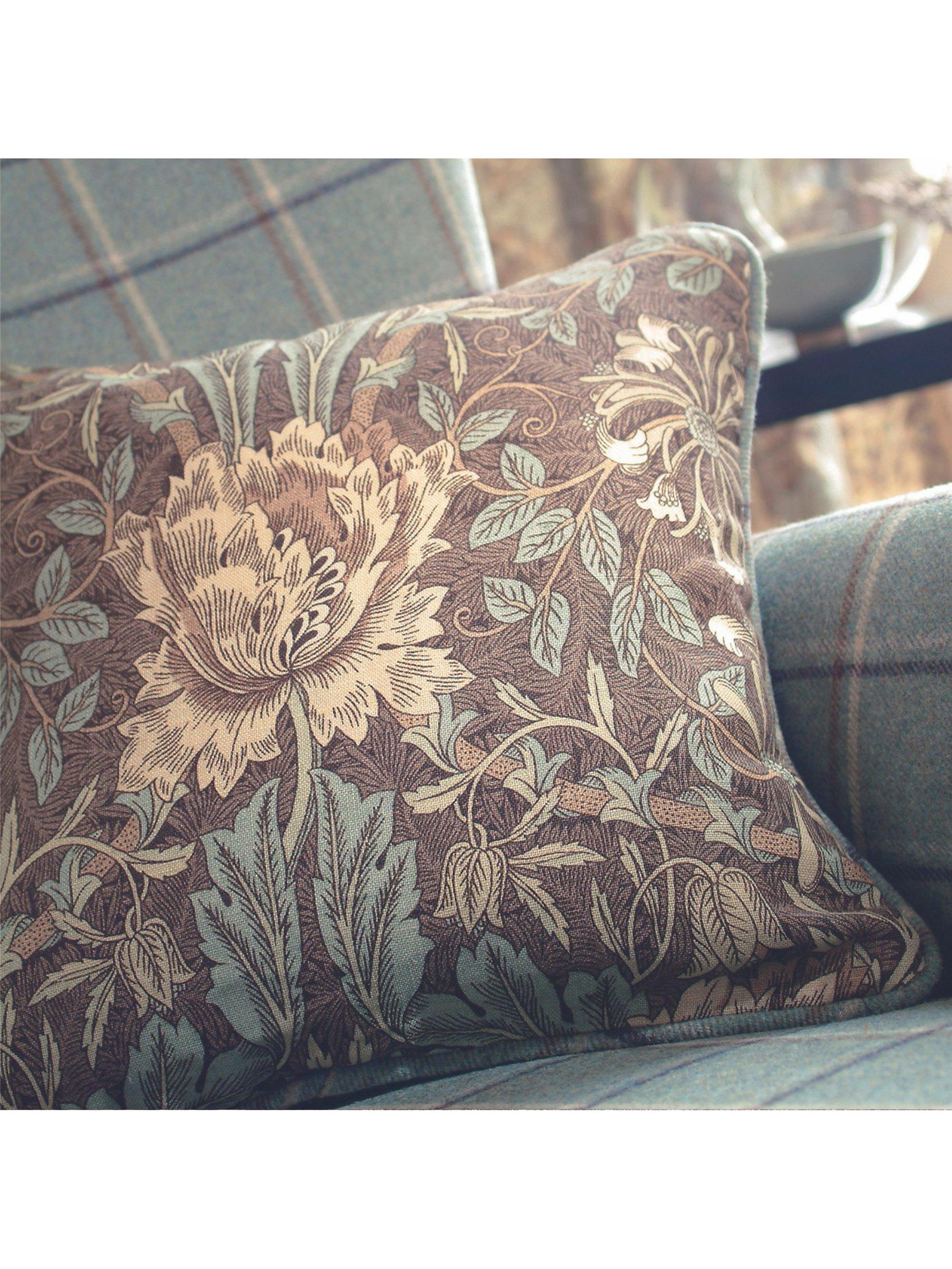 Morris & Co. Honeysuckle & Tulip furnishing fabric 137cm - British product