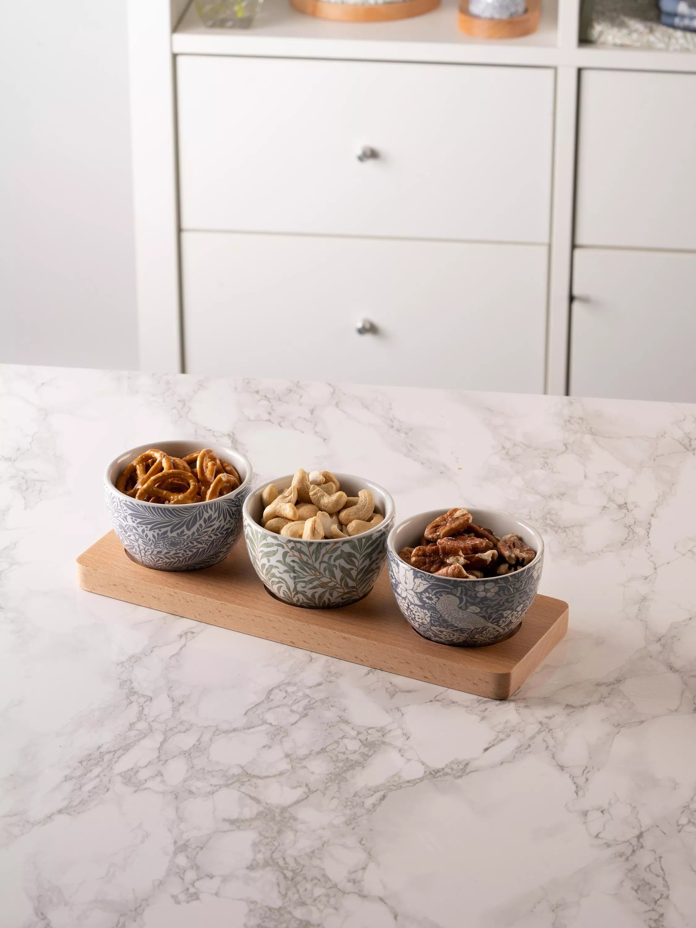 William Morris ceramic bowls set with mixed prints and beech tray (British brand)