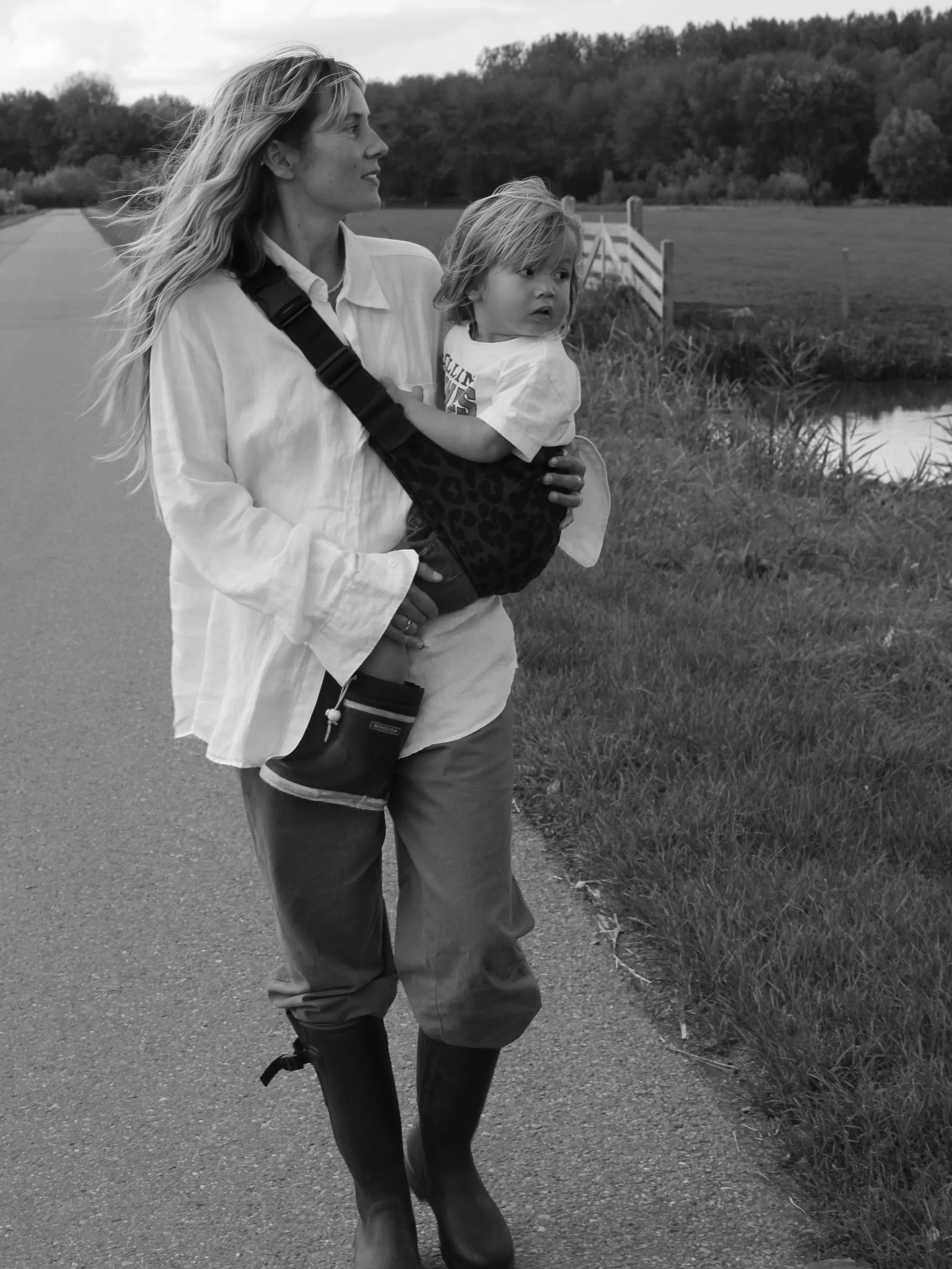 Wildride toddler hip carrier in grey leopard print, up to 20kg (British brand)