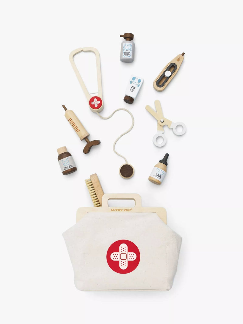 Le Toy Van animal veterinary role play set, UK version