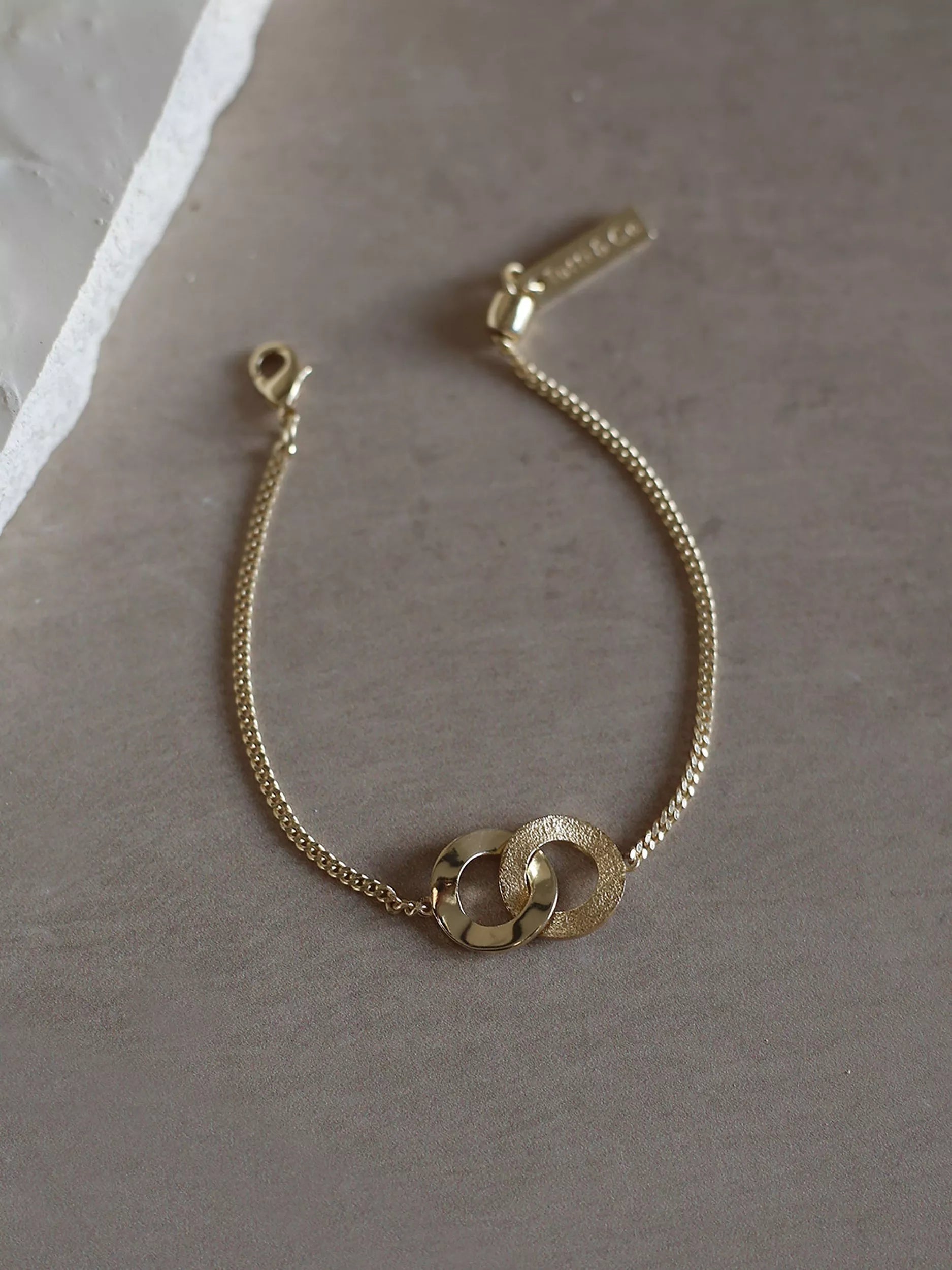 Tutti gold double loop chain bracelet with lobster clasp, UK version