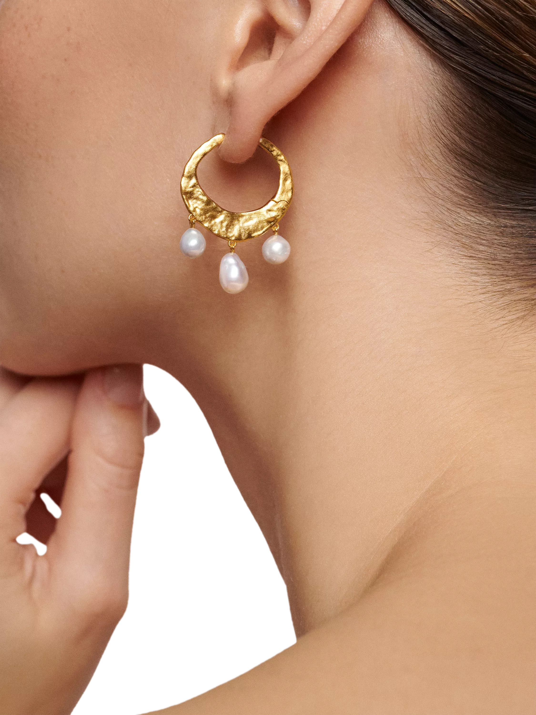 Monica Vinader Capri gold vermeil baroque pearl medium hoop earrings, UK version