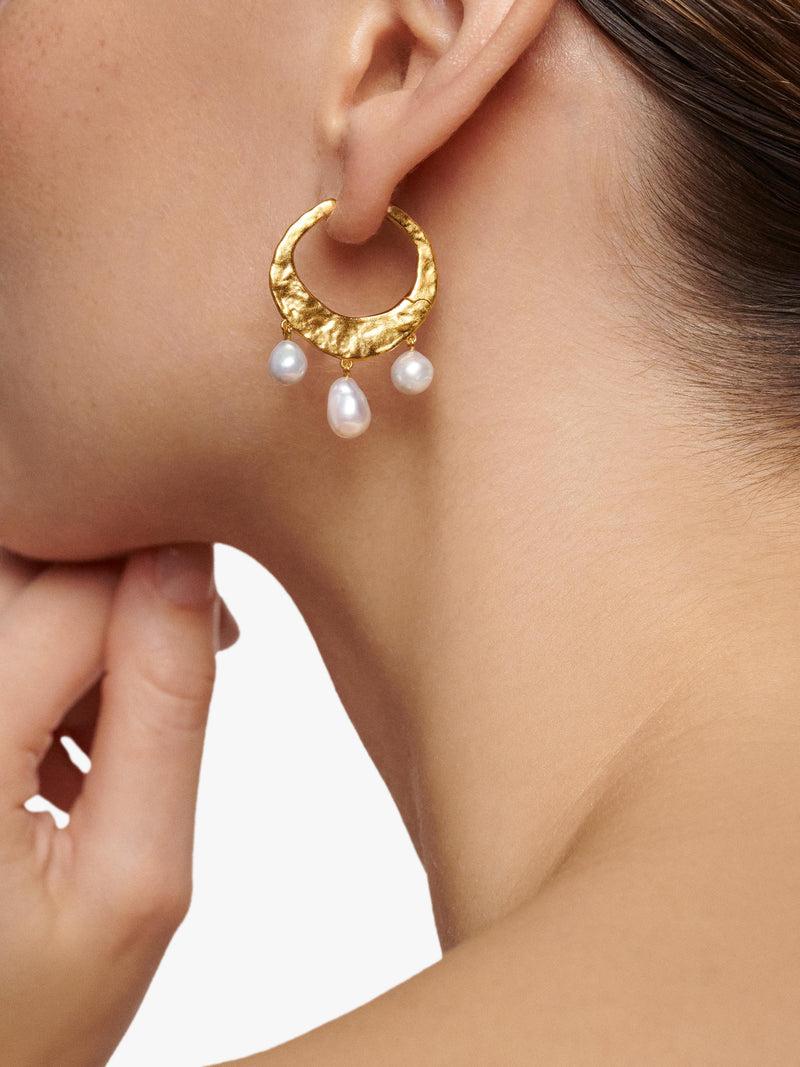 Monica Vinader Capri gold vermeil baroque pearl medium hoop earrings, UK version