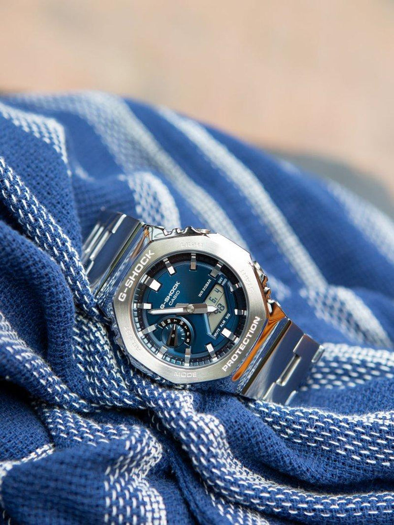 Casio G-SHOCK Herrenuhr blaues Zifferblatt Metallarmband, UK-Version