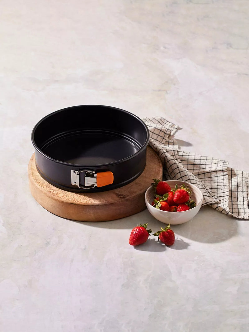 Le Creuset non-stick springform cake tin 21.7cm (British brand)