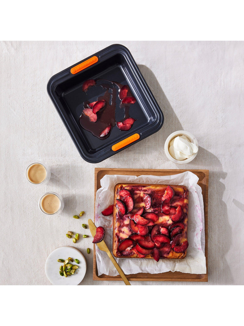 Le Creuset carbon steel toughened non-stick square cake tin 23cm, UK version