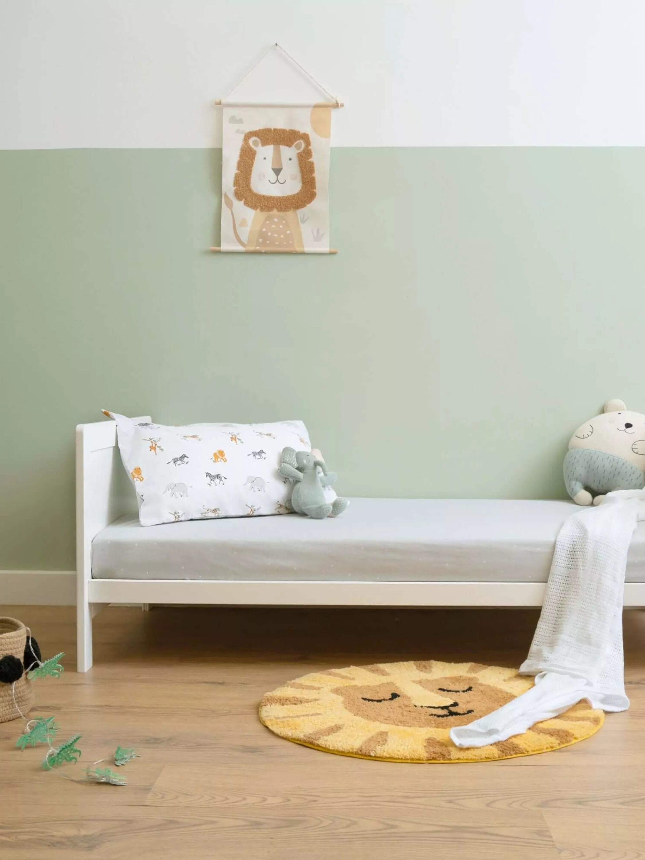 Clair de Lune adjustable cot bed white and natural - British product