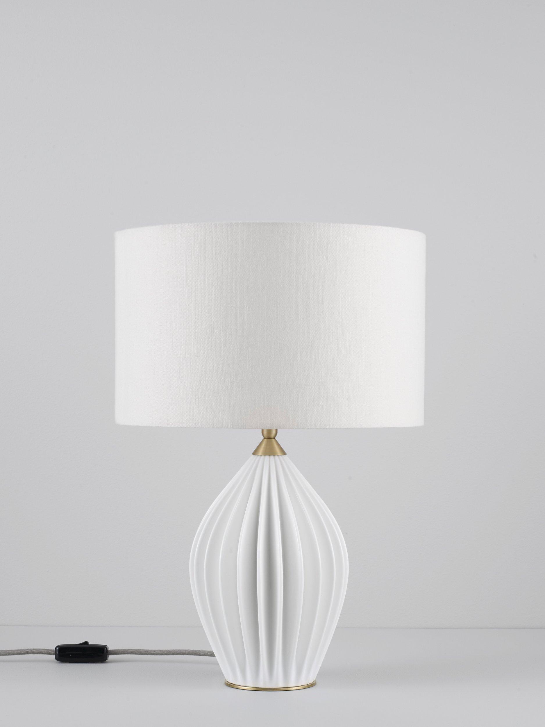 Original BTC Fin Queen table lamp natural (British brand)