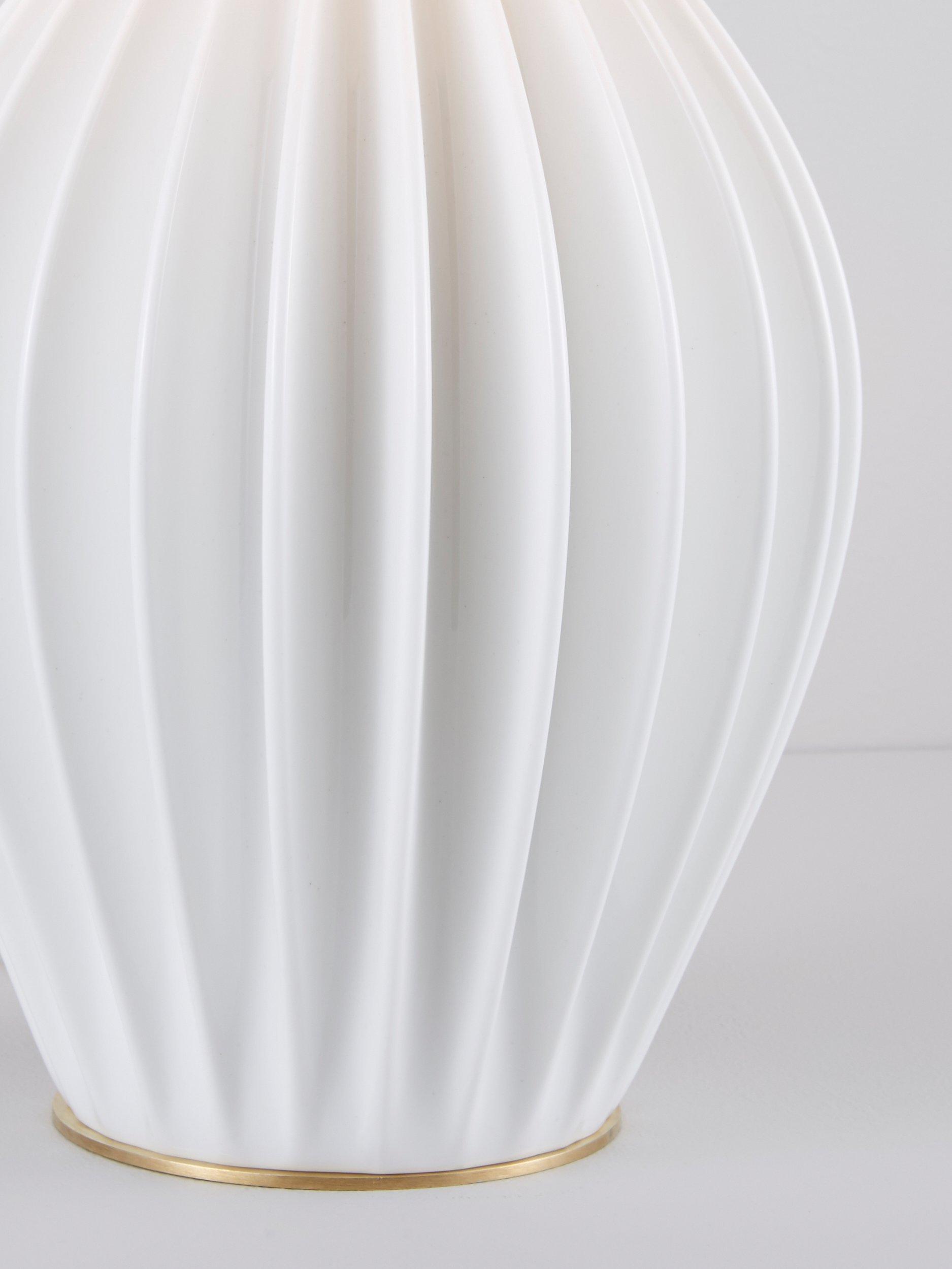 Original BTC Fin Queen table lamp natural (British brand)