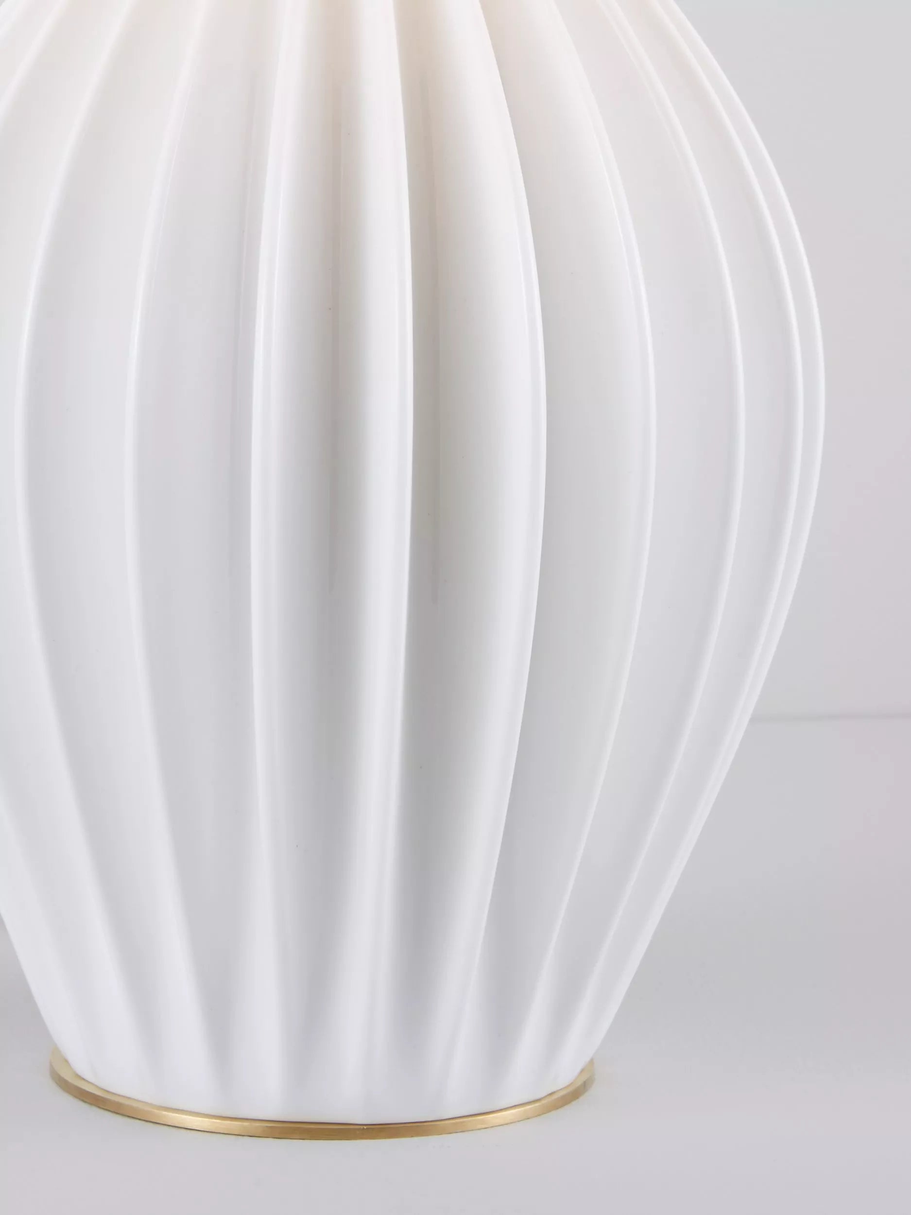 Original BTC Fin Queen table lamp natural (British brand)