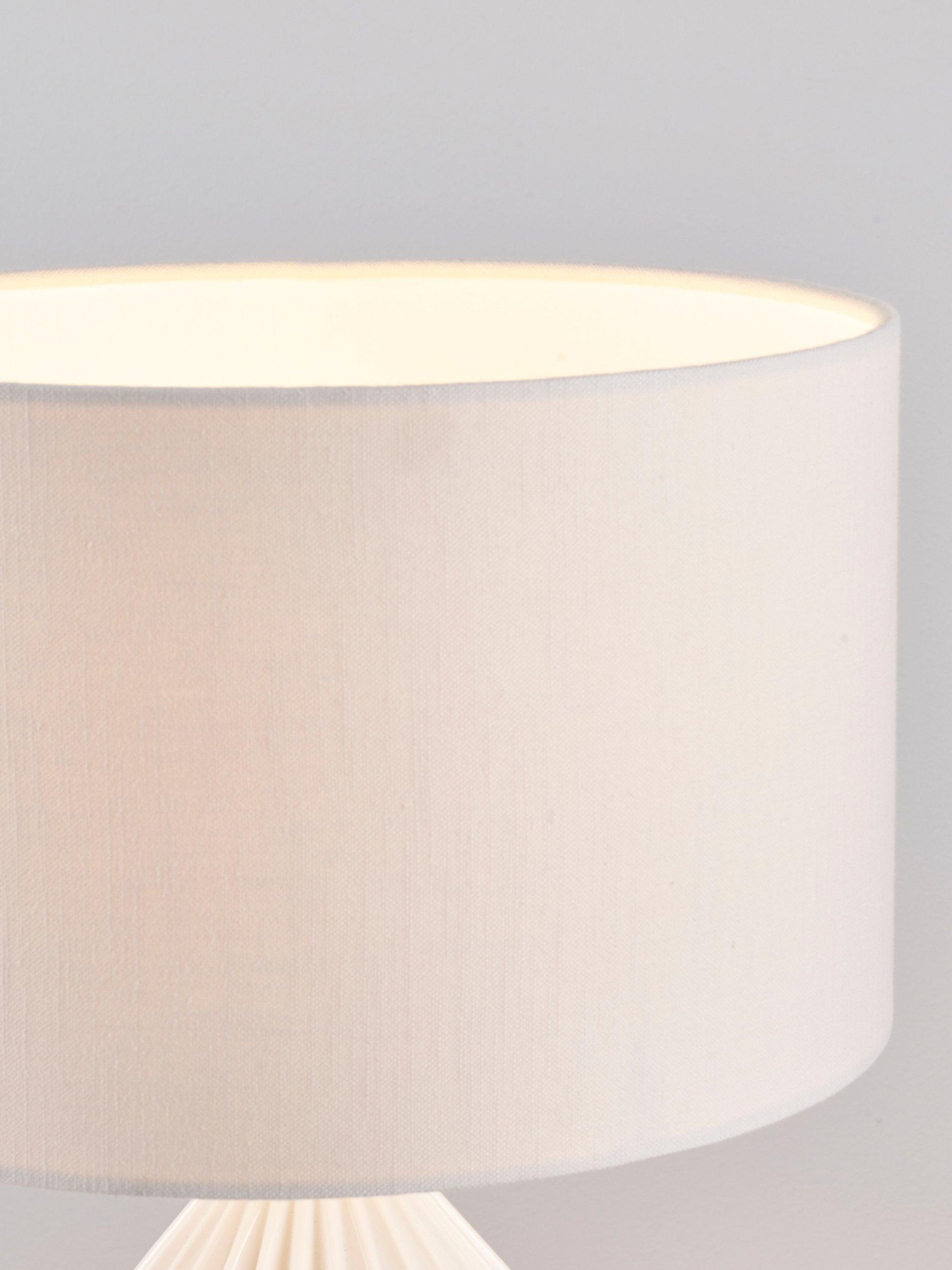 Original BTC Fin Queen table lamp natural (British brand)